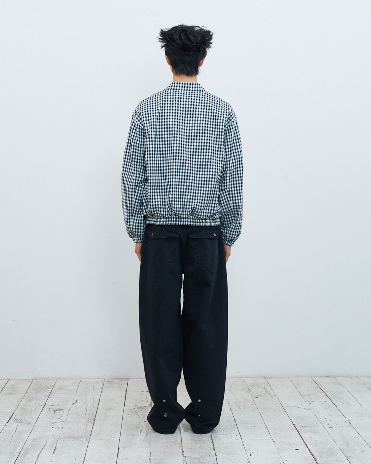 더뮤지엄비지터(THEMUSEUMVISITOR) CROSS BELT WASHED DENIM PANTS (BLACK)
