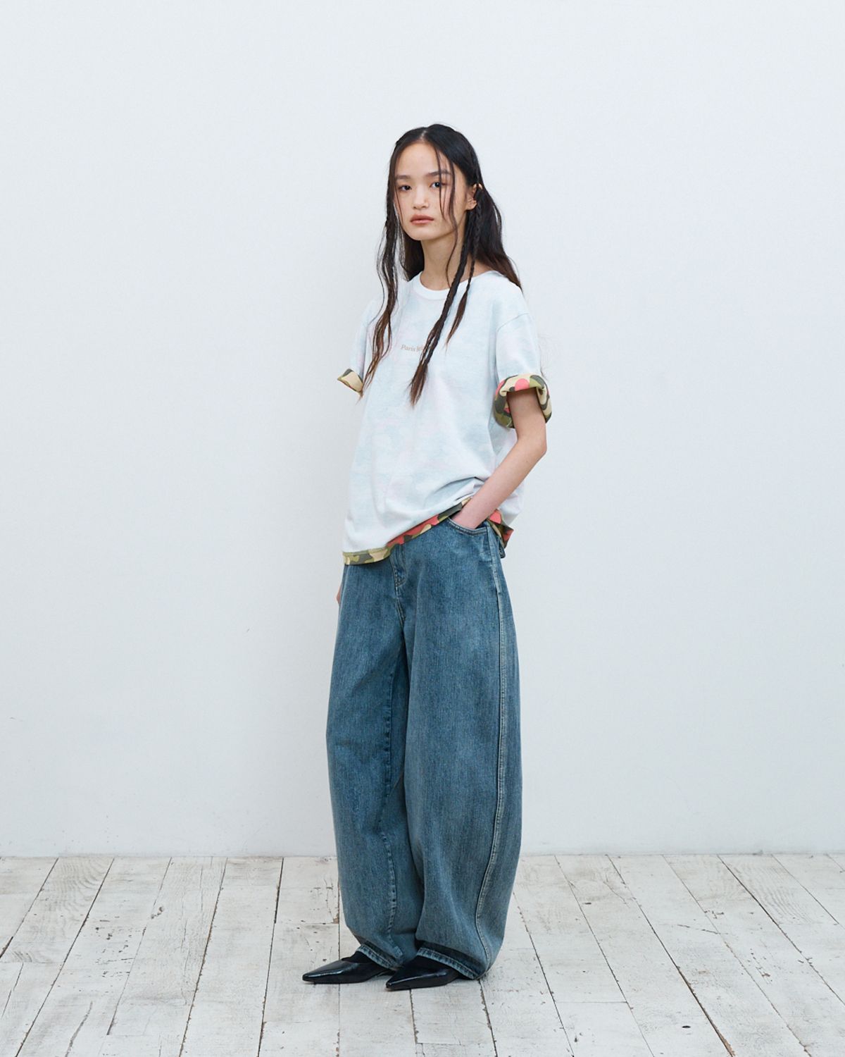더뮤지엄비지터(THEMUSEUMVISITOR) CROSS BELT WASHED DENIM PANTS (BLUE)
