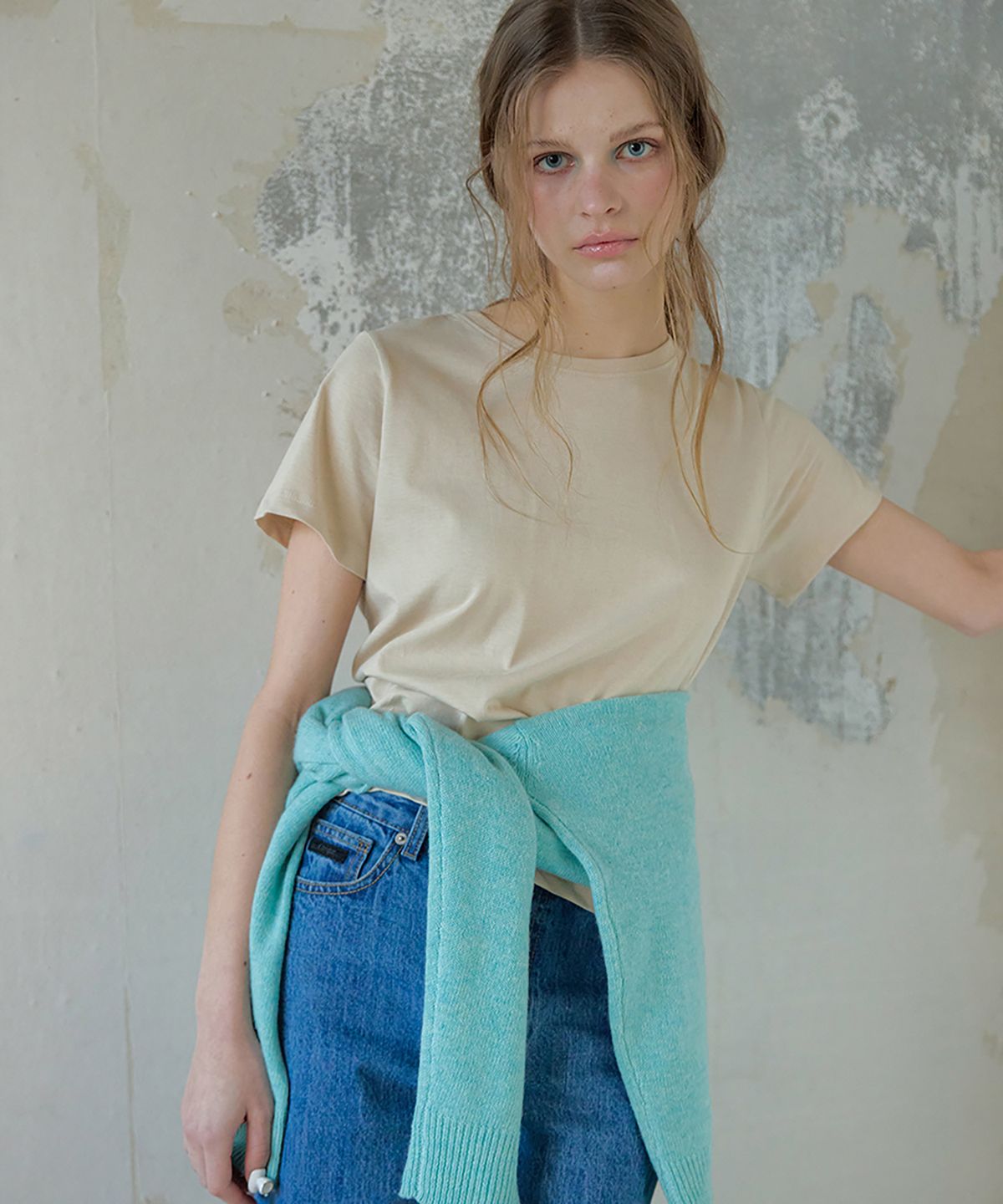 론크(LONQUE) ESSENTIEL STANDARD INCISION HALF SLEEVE T-SHIRT (BEIGE)