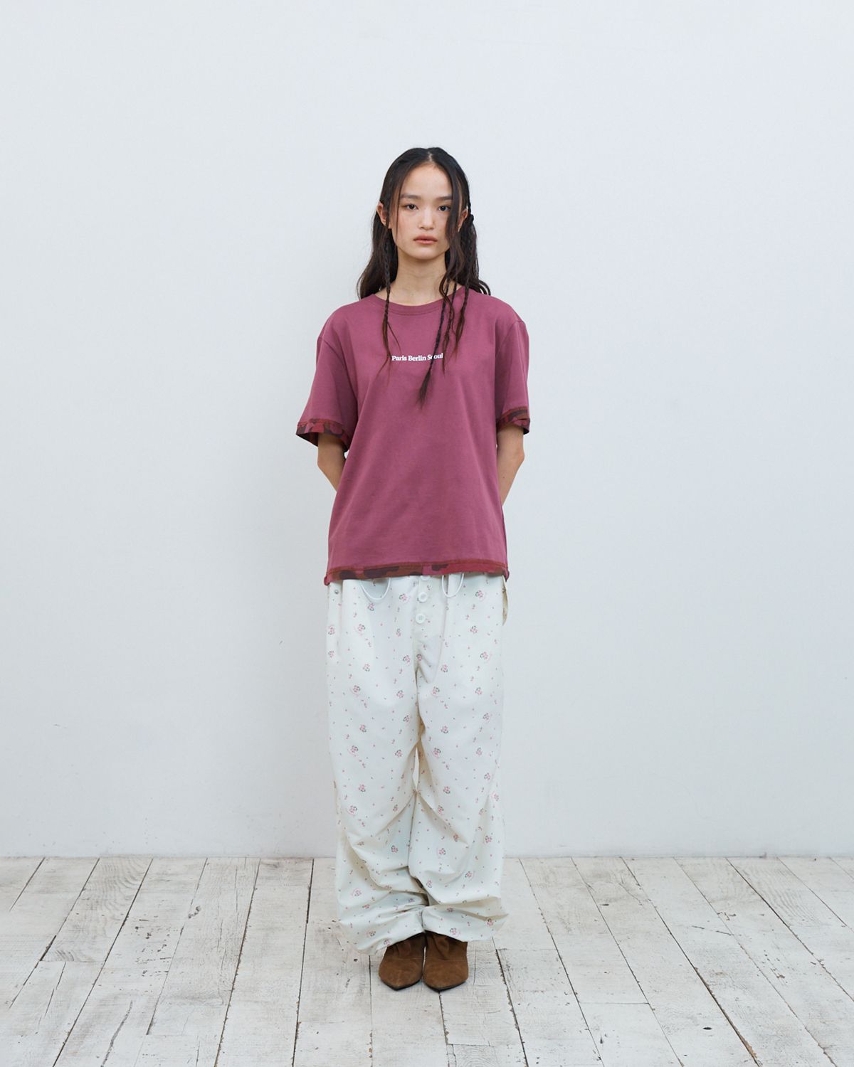 더뮤지엄비지터(THEMUSEUMVISITOR) W FLORAL PARACHUTE WIDE PANTS (BEIGE)