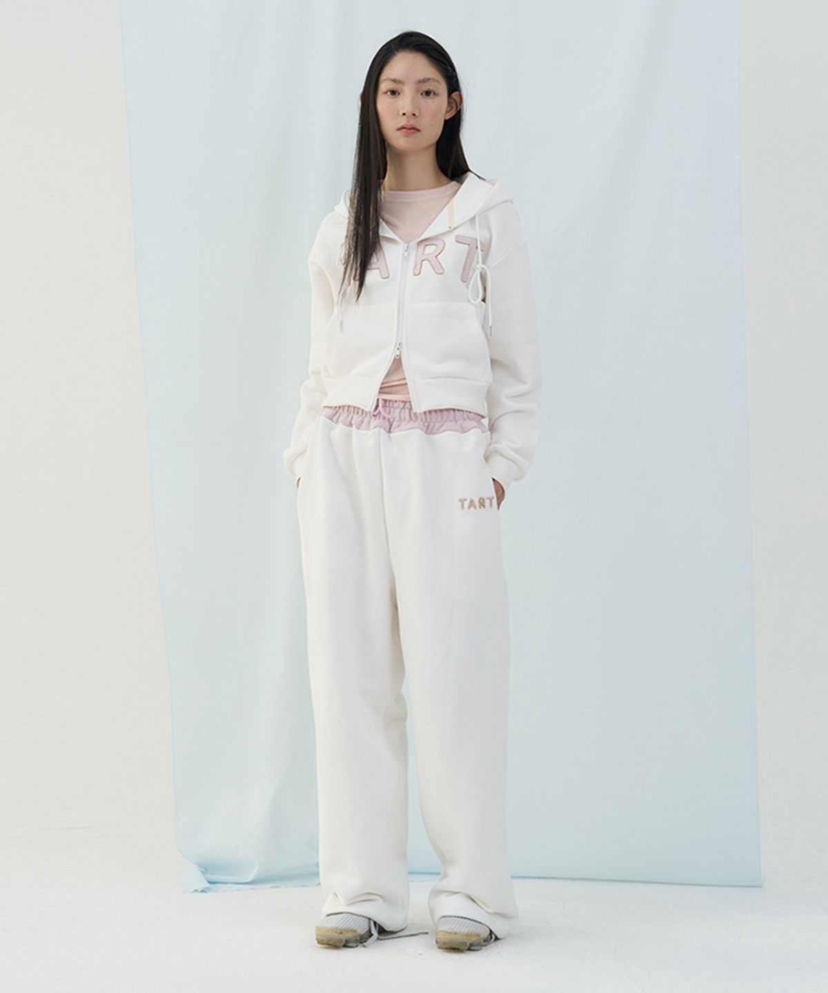 타버트(TARVERT) Tart Patch Hooded Zip Up - White