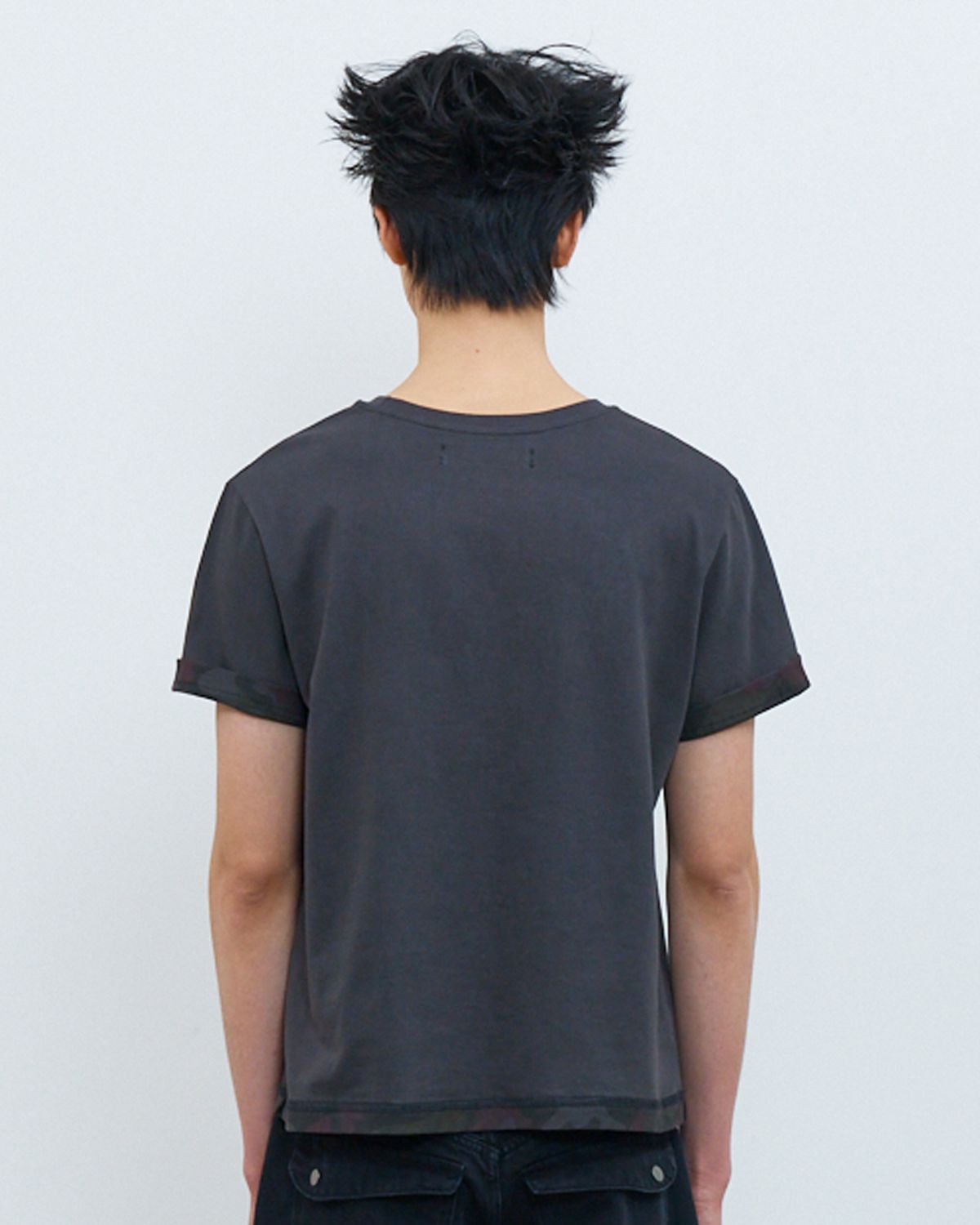 더뮤지엄비지터(THEMUSEUMVISITOR) VINTAGE WASHED CAMO LINED T-SHIRTS (CHARCOAL)
