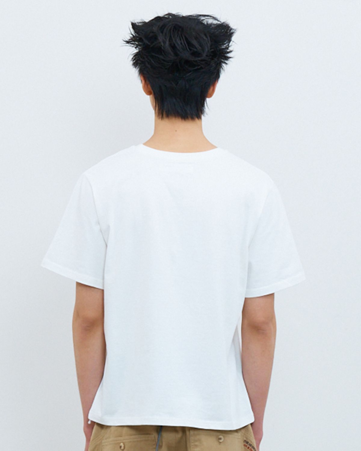 더뮤지엄비지터(THEMUSEUMVISITOR) FLOWER GRAPHIC T-SHIRTS (WHITE)