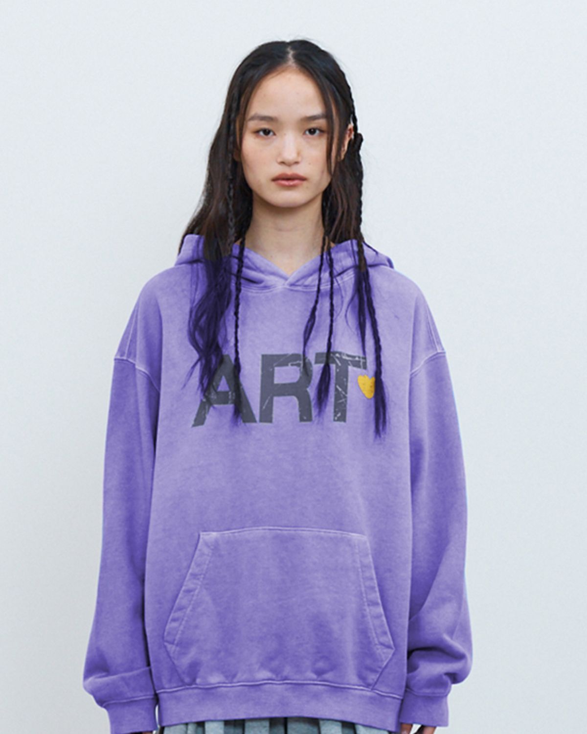 더뮤지엄비지터(THEMUSEUMVISITOR) ART PIGMENT HOODIE (PURPLE)