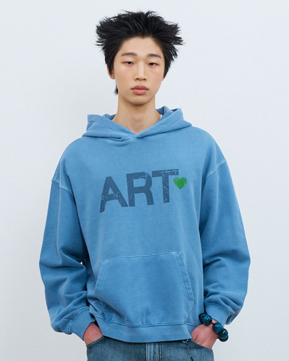 더뮤지엄비지터(THEMUSEUMVISITOR) ART PIGMENT HOODIE (BLUE)