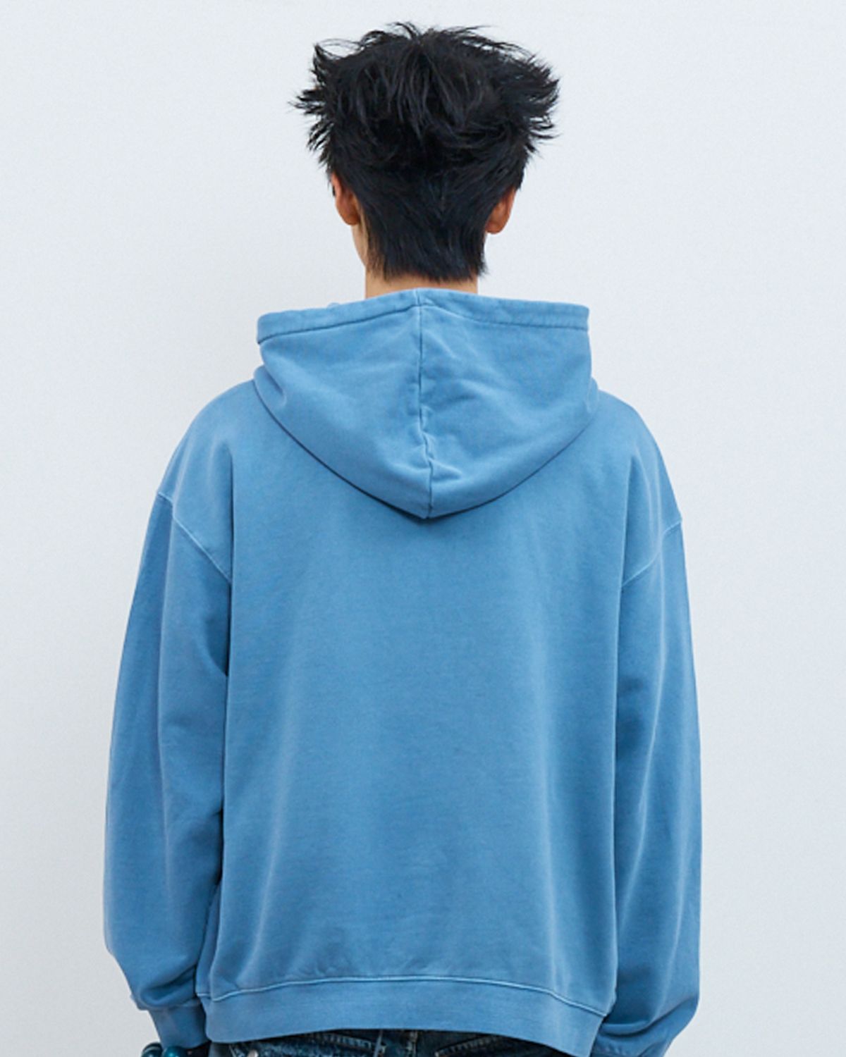 더뮤지엄비지터(THEMUSEUMVISITOR) ART PIGMENT HOODIE (BLUE)