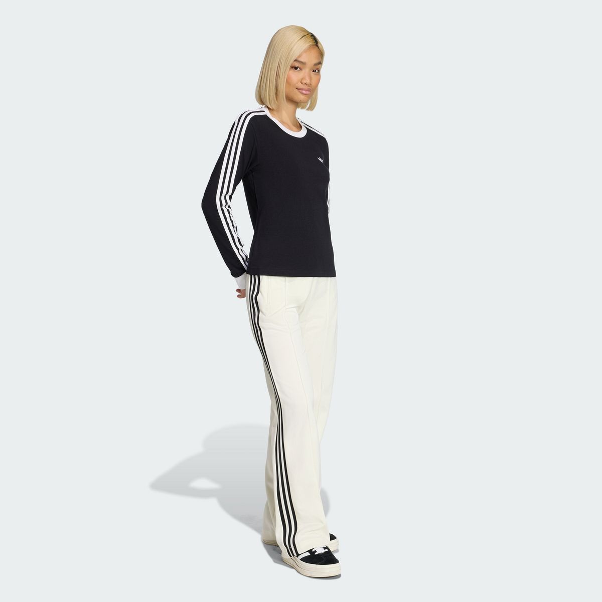 아디다스(ADIDAS) 3-스트라이프 롱 슬리브 슬림 핏 티셔츠 - 블랙:화이트 / KD7964