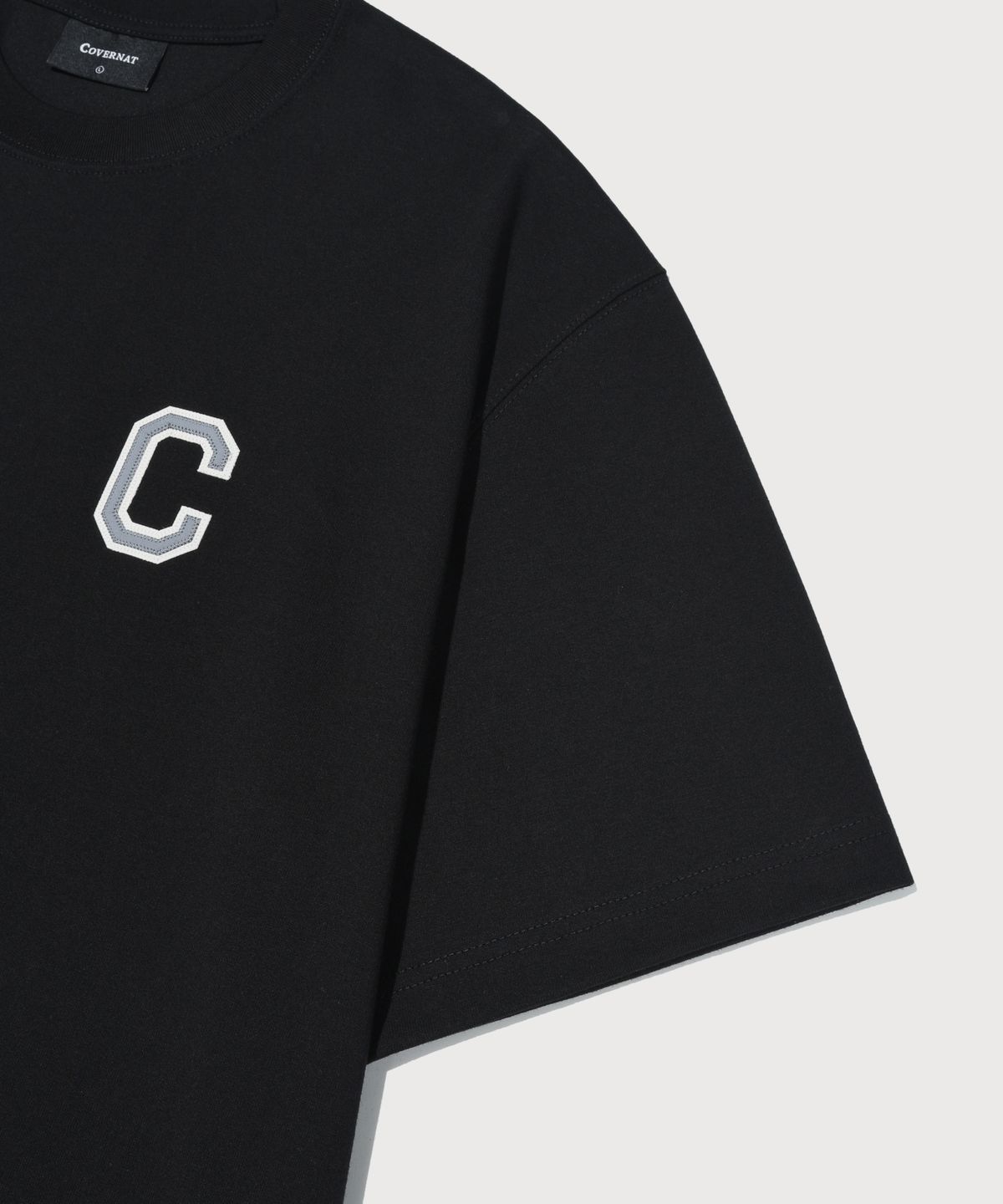 커버낫(COVERNAT) 쿨 코튼 샤인 C 로고 티셔츠 블랙