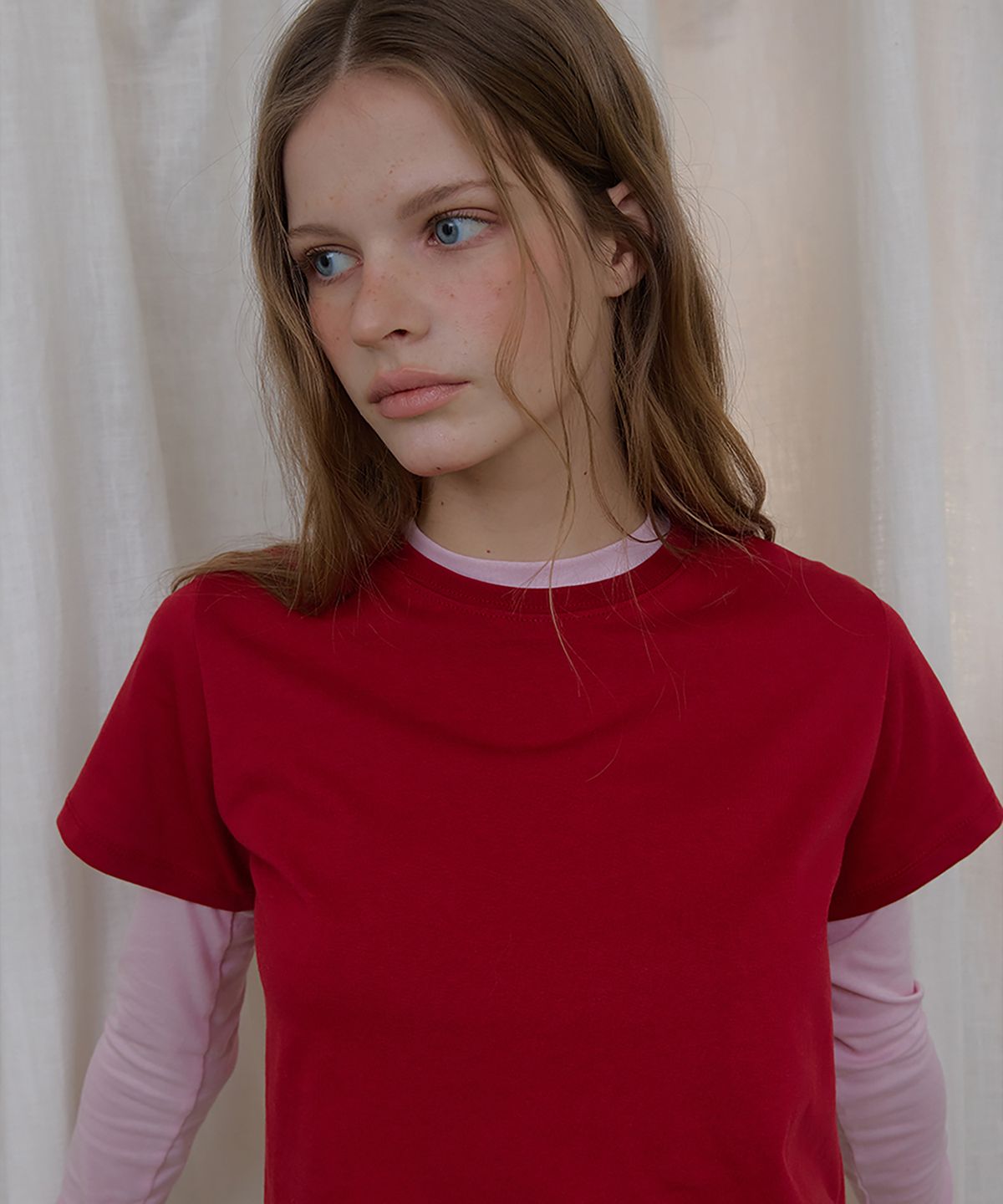 론크(LONQUE) ESSENTIEL STANDARD INCISION HALF SLEEVE T-SHIRT (RED)