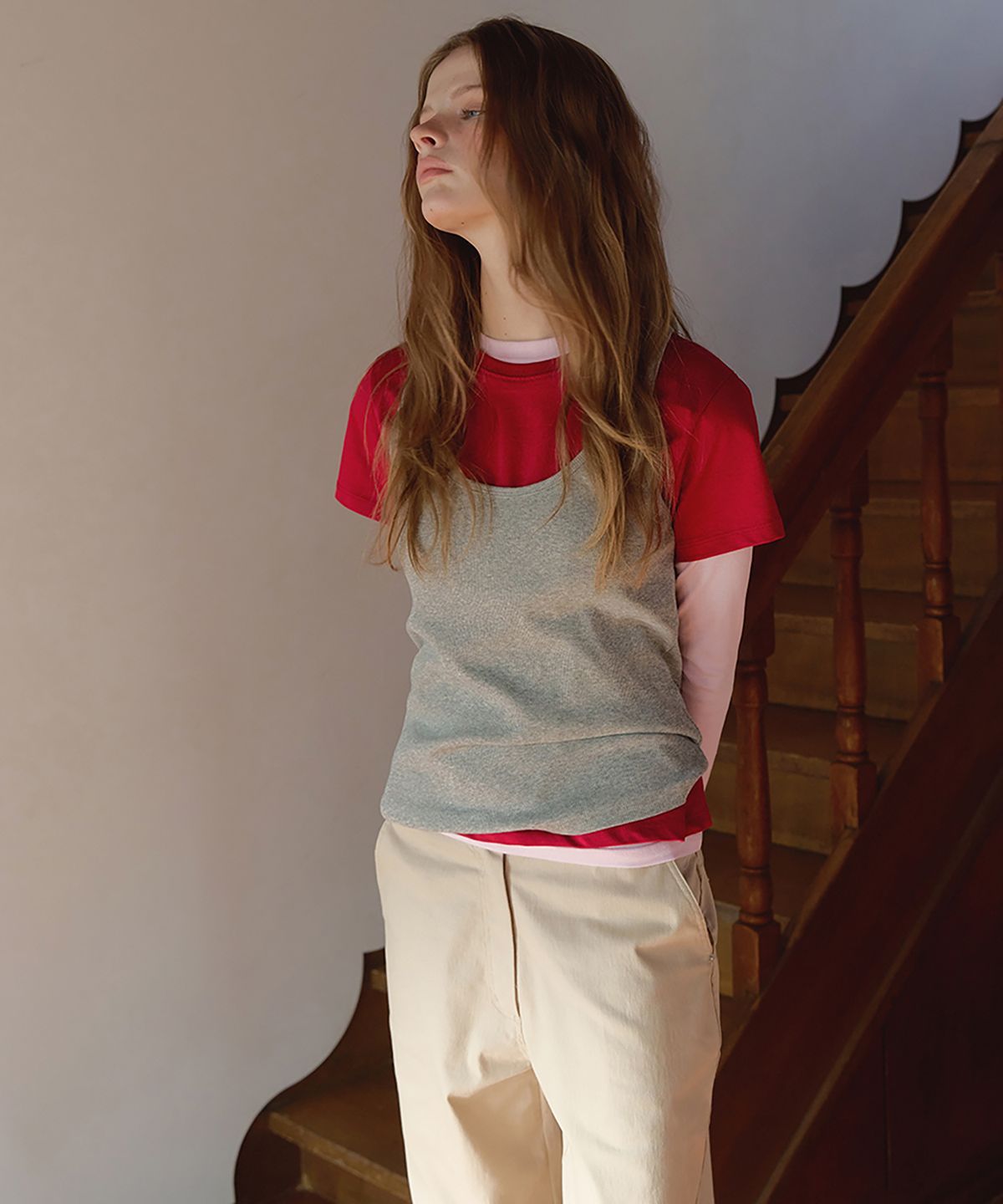 론크(LONQUE) ESSENTIEL STANDARD INCISION HALF SLEEVE T-SHIRT (RED)