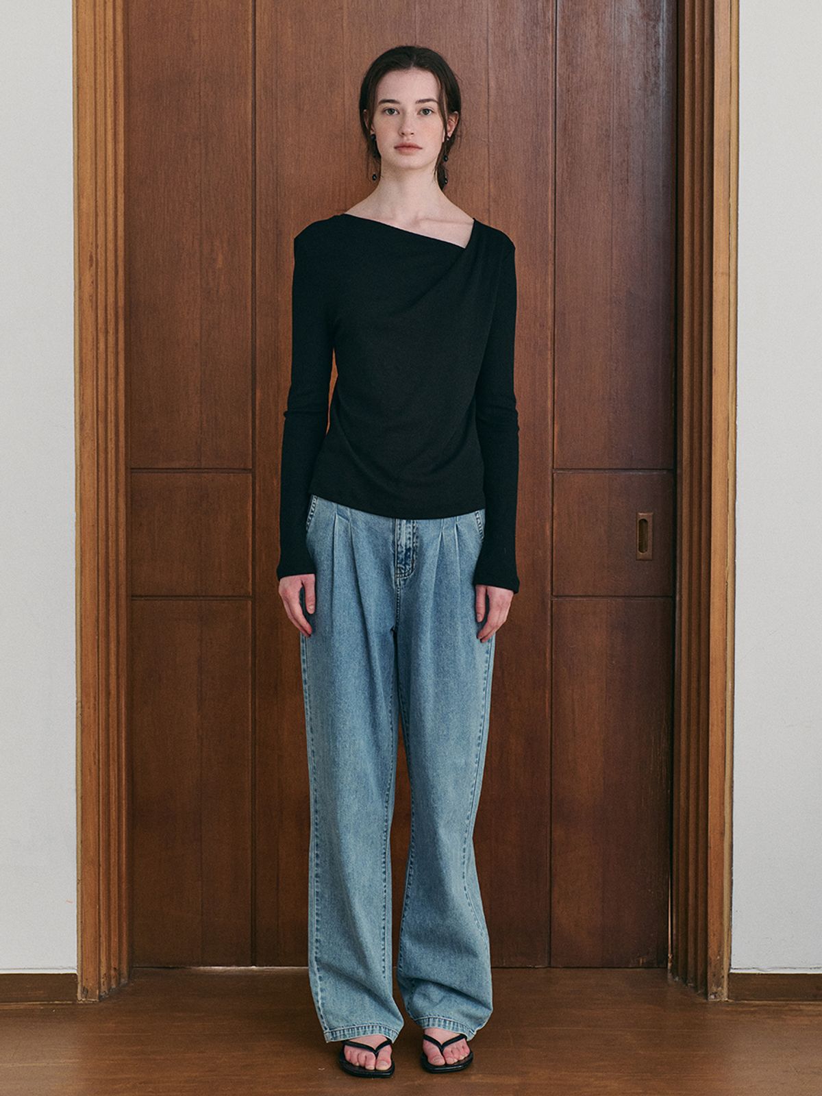 르니나(LENINA) ROEL drape neck t-shirt_BLACK