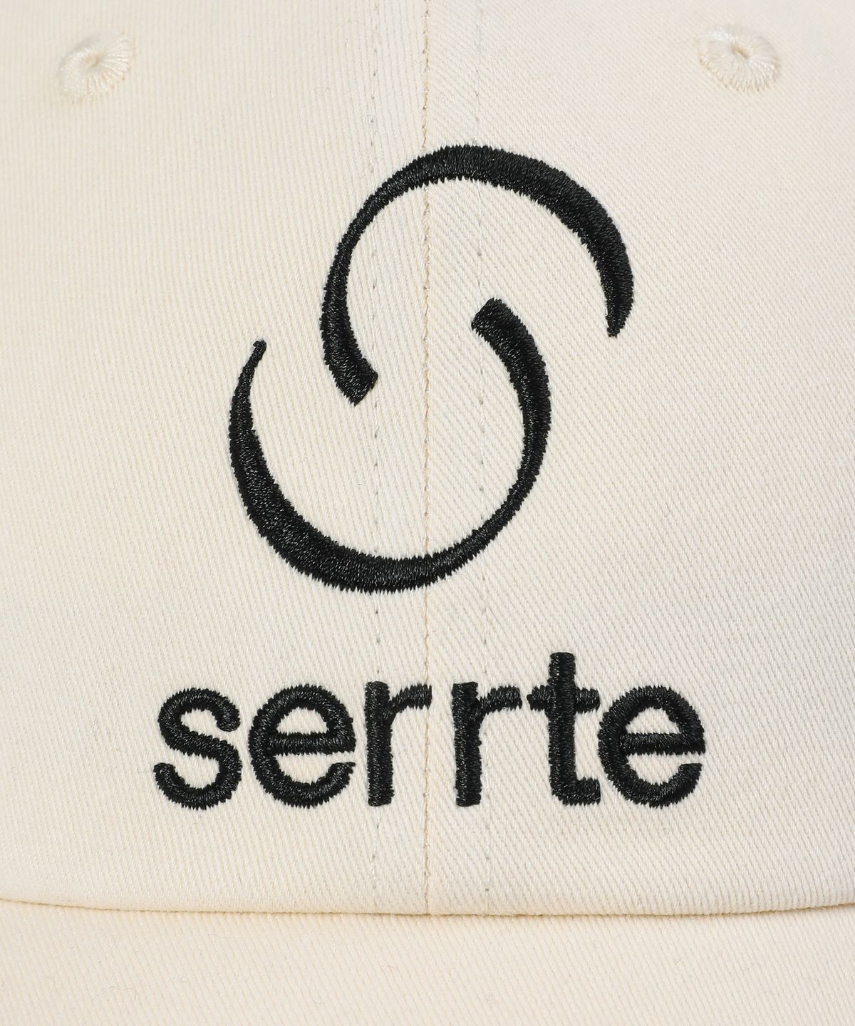 세르테(SERRTE) 베이직 로고 볼캡 남녀공용 바닐라 크림