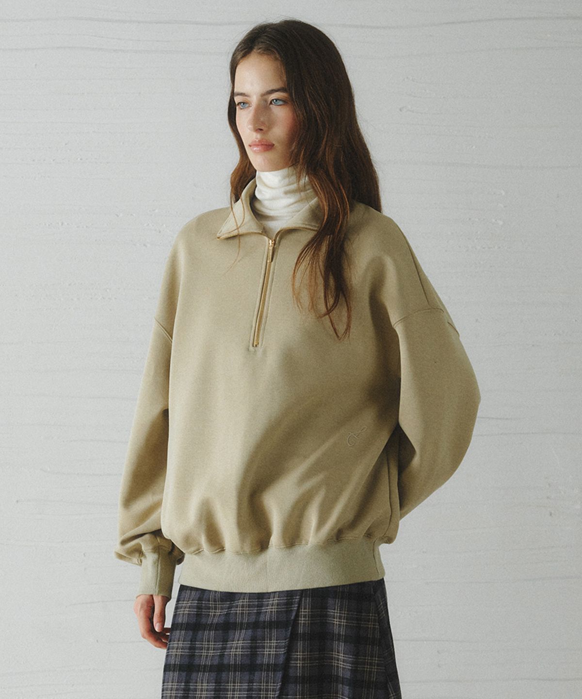 르니나(LENINA) BELLY highneck half zip-up sweatshirt_KHAKI