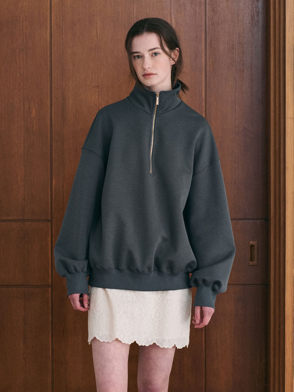 르니나(LENINA) BELLY highneck half zip-up sweatshirt_CHARCOAL