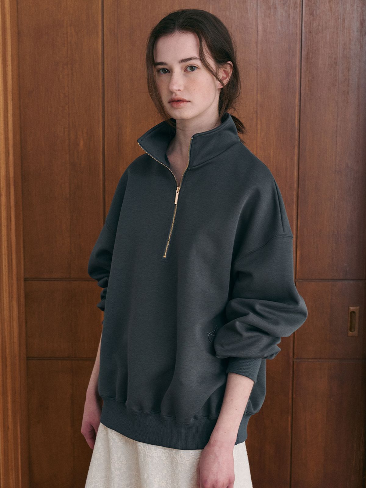 르니나(LENINA) BELLY highneck half zip-up sweatshirt_CHARCOAL