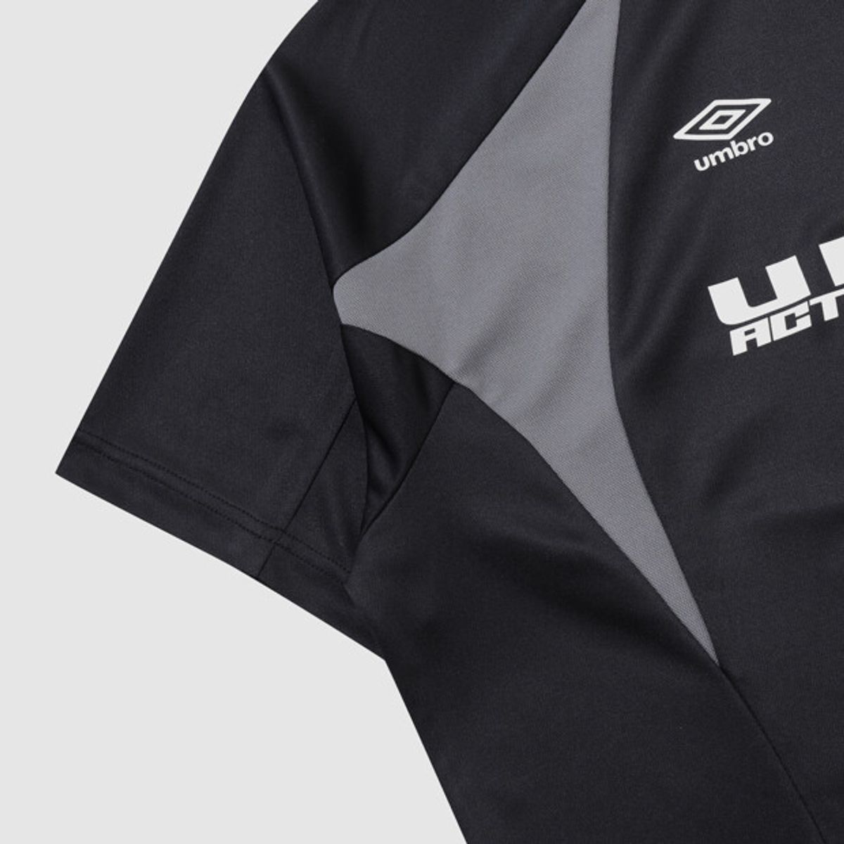 엄브로(UMBRO) 올라운드 기능성 반팔 게임 셔츠 블랙 UR121SRS39