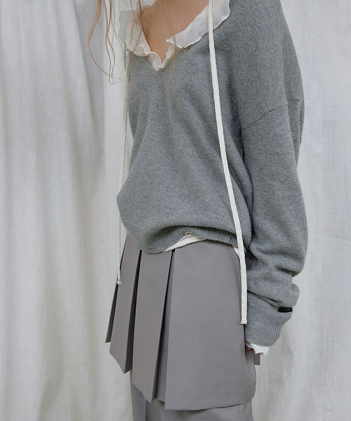 론크(LONQUE) WOOL DEEP V-NECK BUTTON PULLOVER KNIT (GRAY)