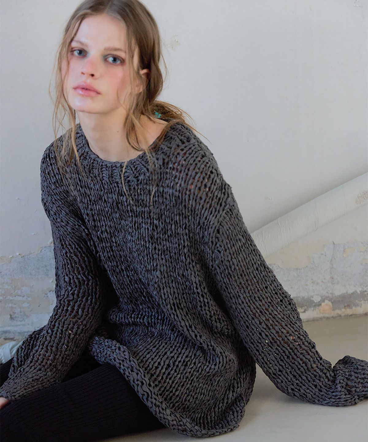 론크(LONQUE) HANDMADE NET PULLOVER KNIT (CHARCOAL)
