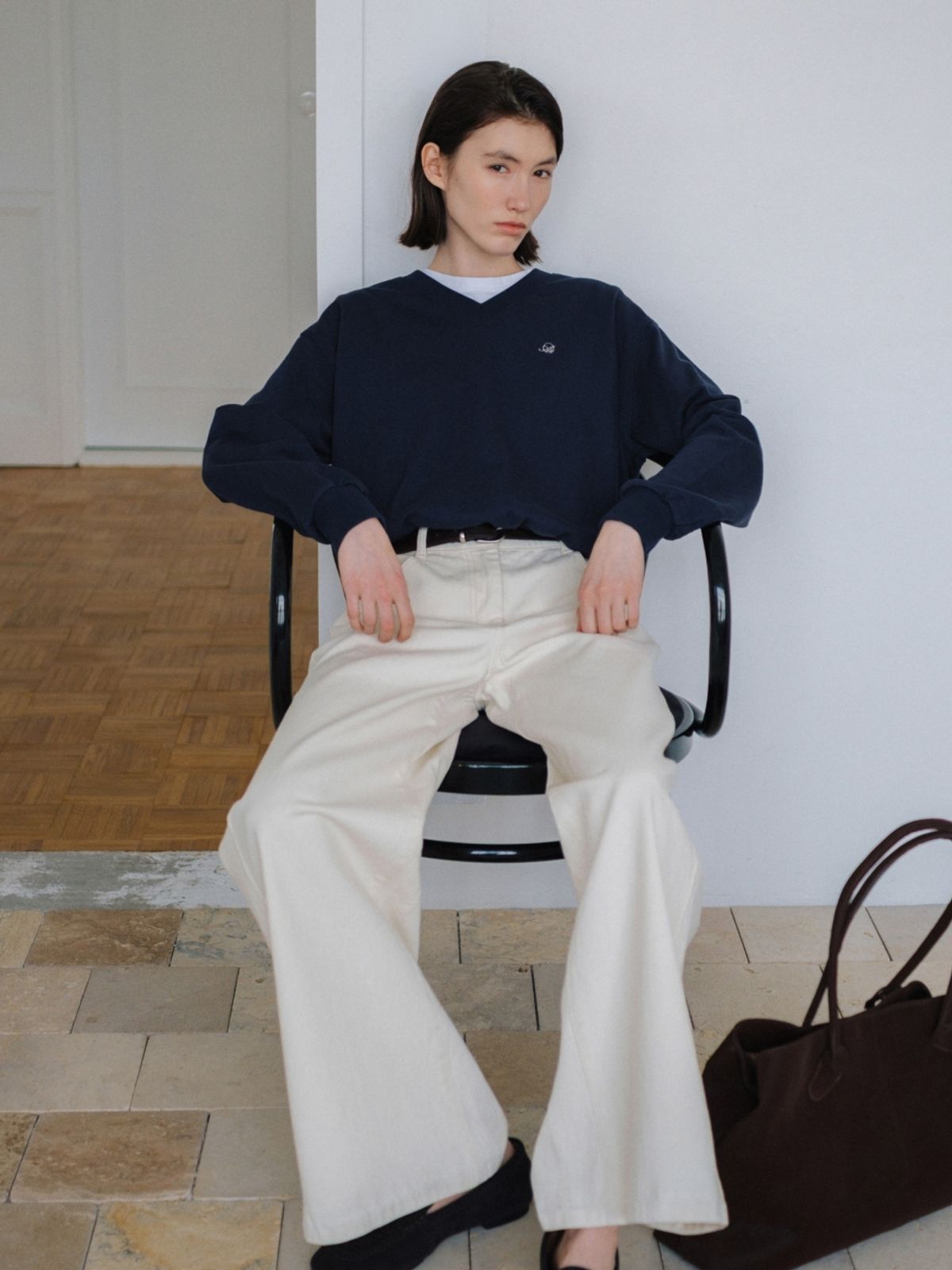 앳코너(ATCORNER) 브이넥 크롭 맨투맨 네이비 AT5TSF071NV