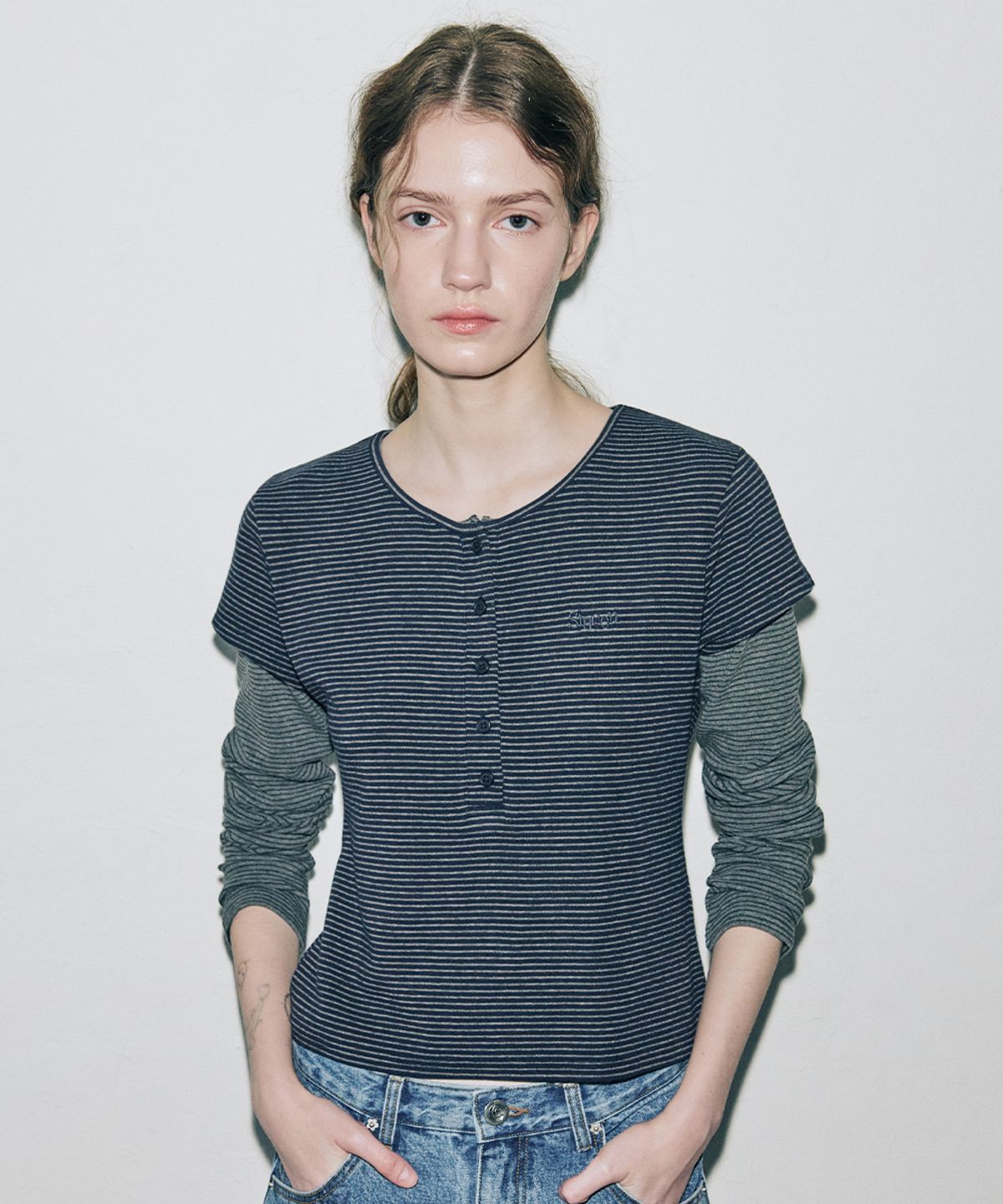 시눈(SINOON) SN Henley Neck Stripe Cap Sleeved T-shirt (Navy)