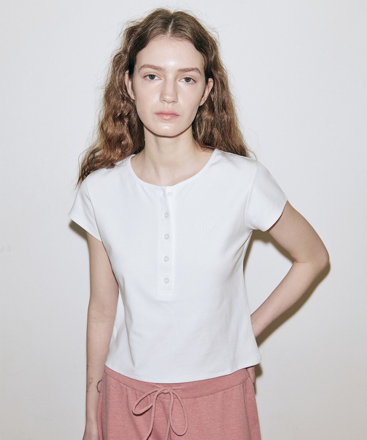시눈(SINOON) SN Henley Neck Cap Sleeved T-shirt (Ivory)