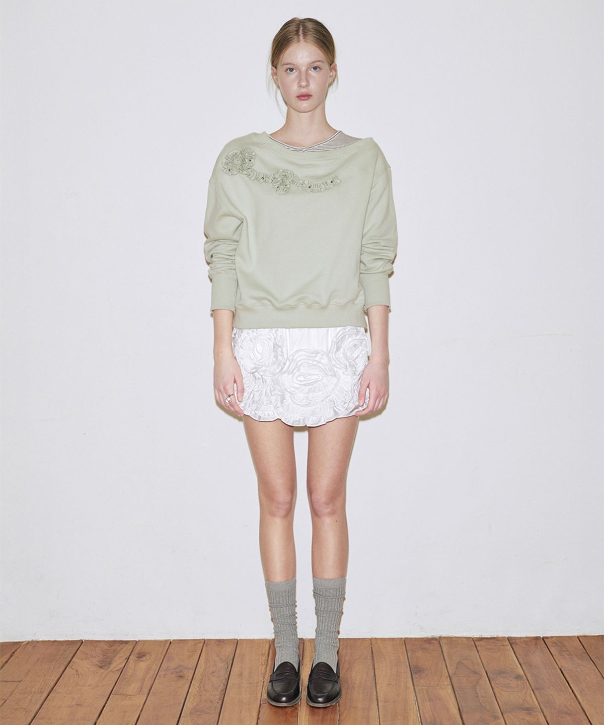 시눈(SINOON) Off Shoulder Frill Sweatshirt (Mint)