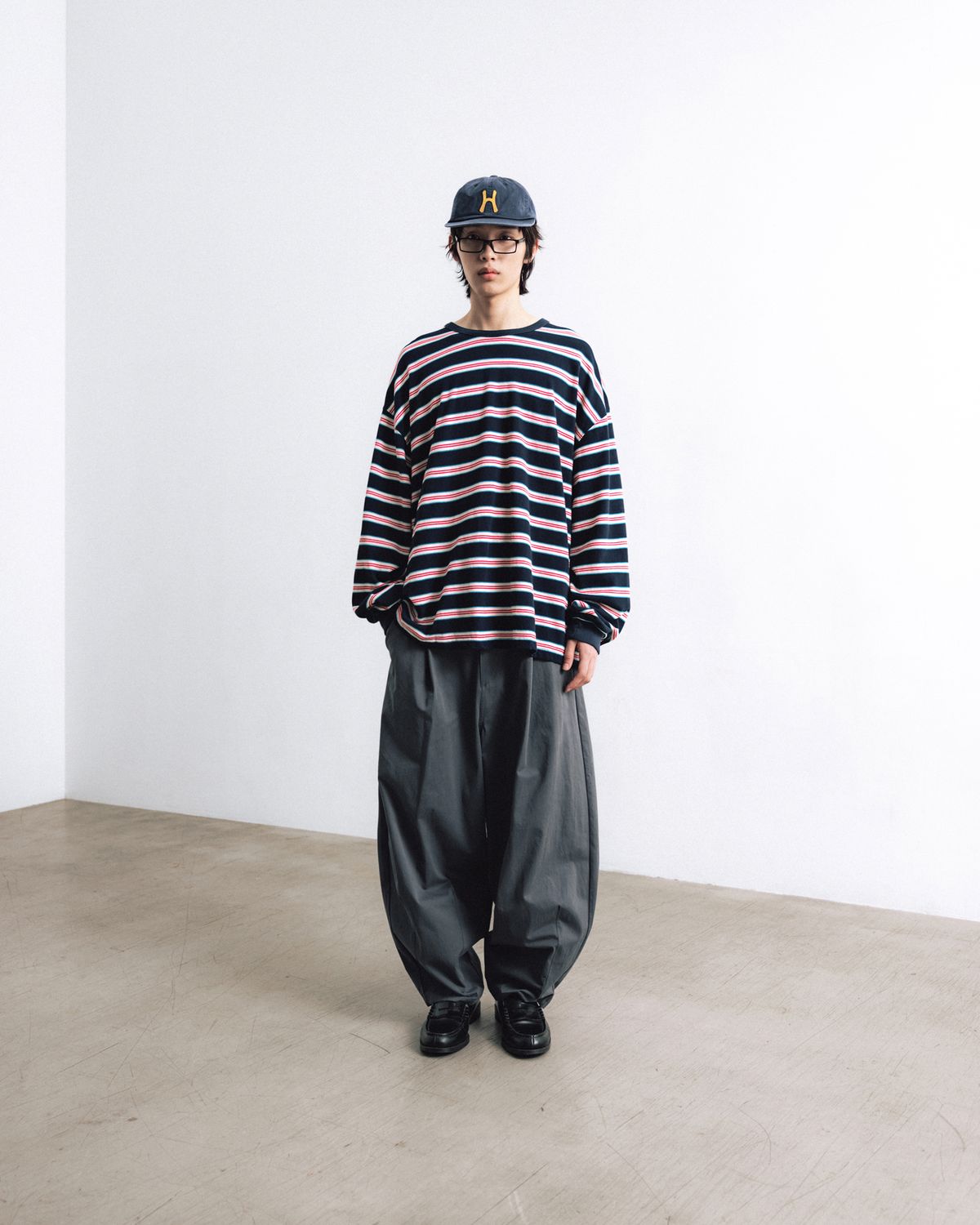앵글런(ANGLAN) One Tuck Balloon Pants - Grey