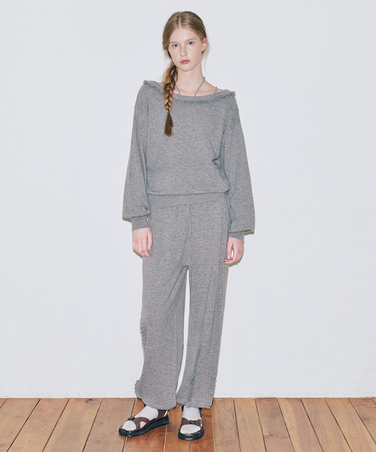 시눈(SINOON) [빌리 츠키 착용] Ruffle Lace-Up Boatneck Knit (Grey)