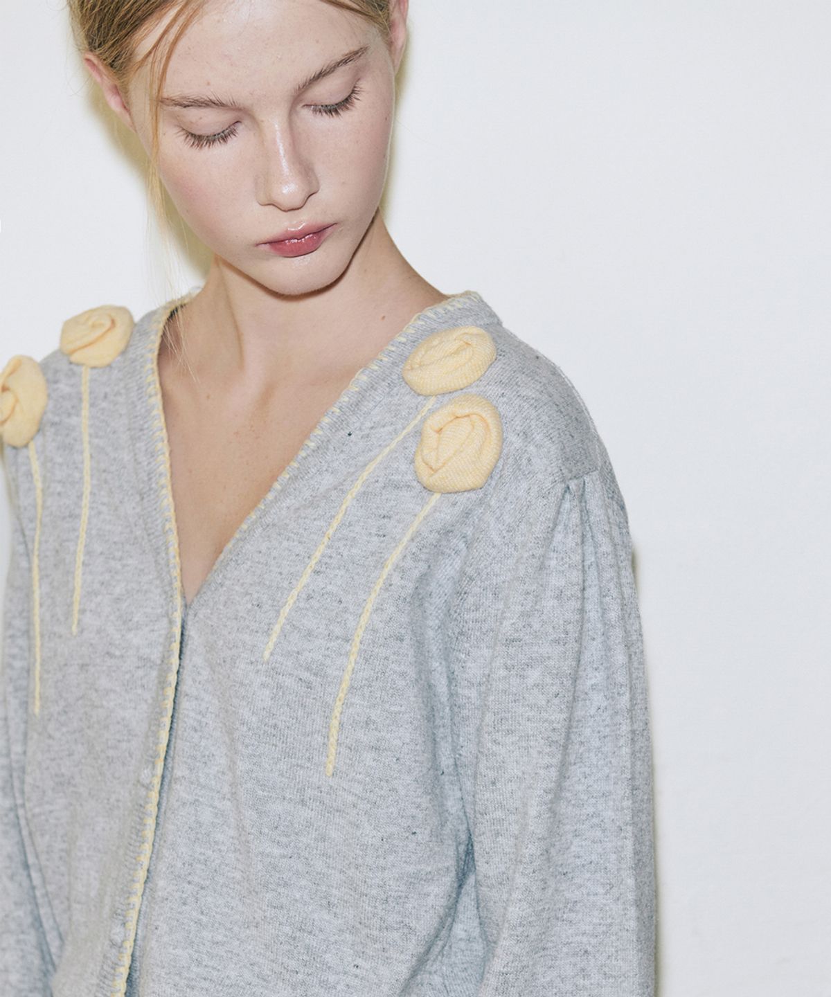 시눈(SINOON) Rose Drizzle Cardigan (Light Grey)