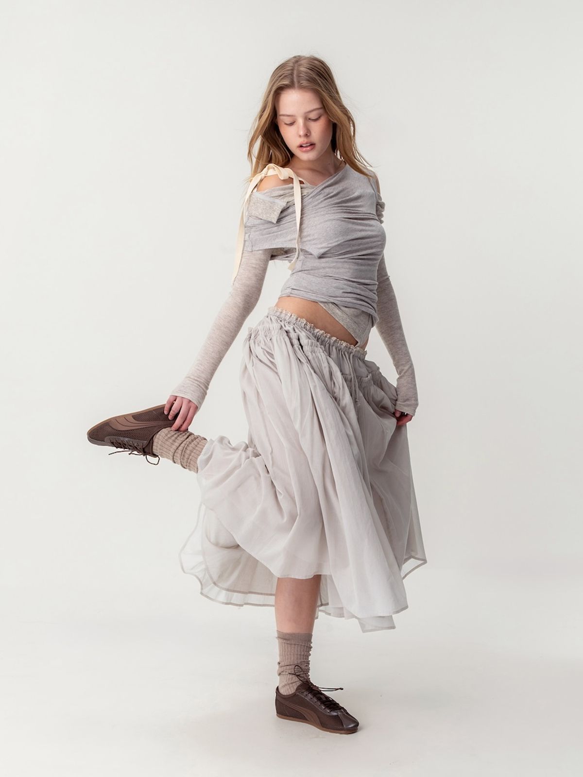 글로니(GLOWNY) LACE STRING GATHERED LONG SKIRT (GRAY)