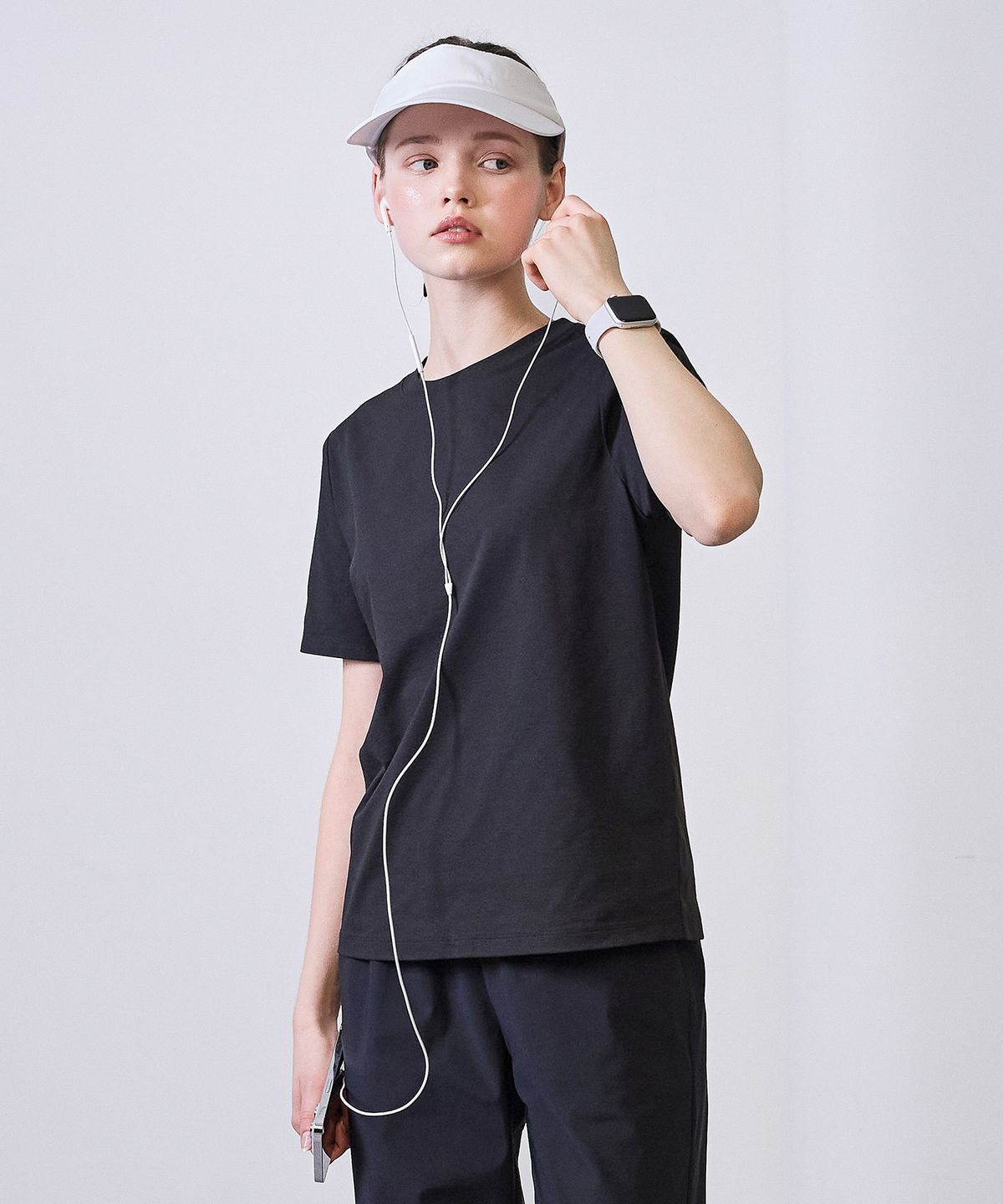 베이직하우스(BASIC HOUSE) 여성 통기성 소로나 레귤러핏 무지 반팔티셔츠 블랙