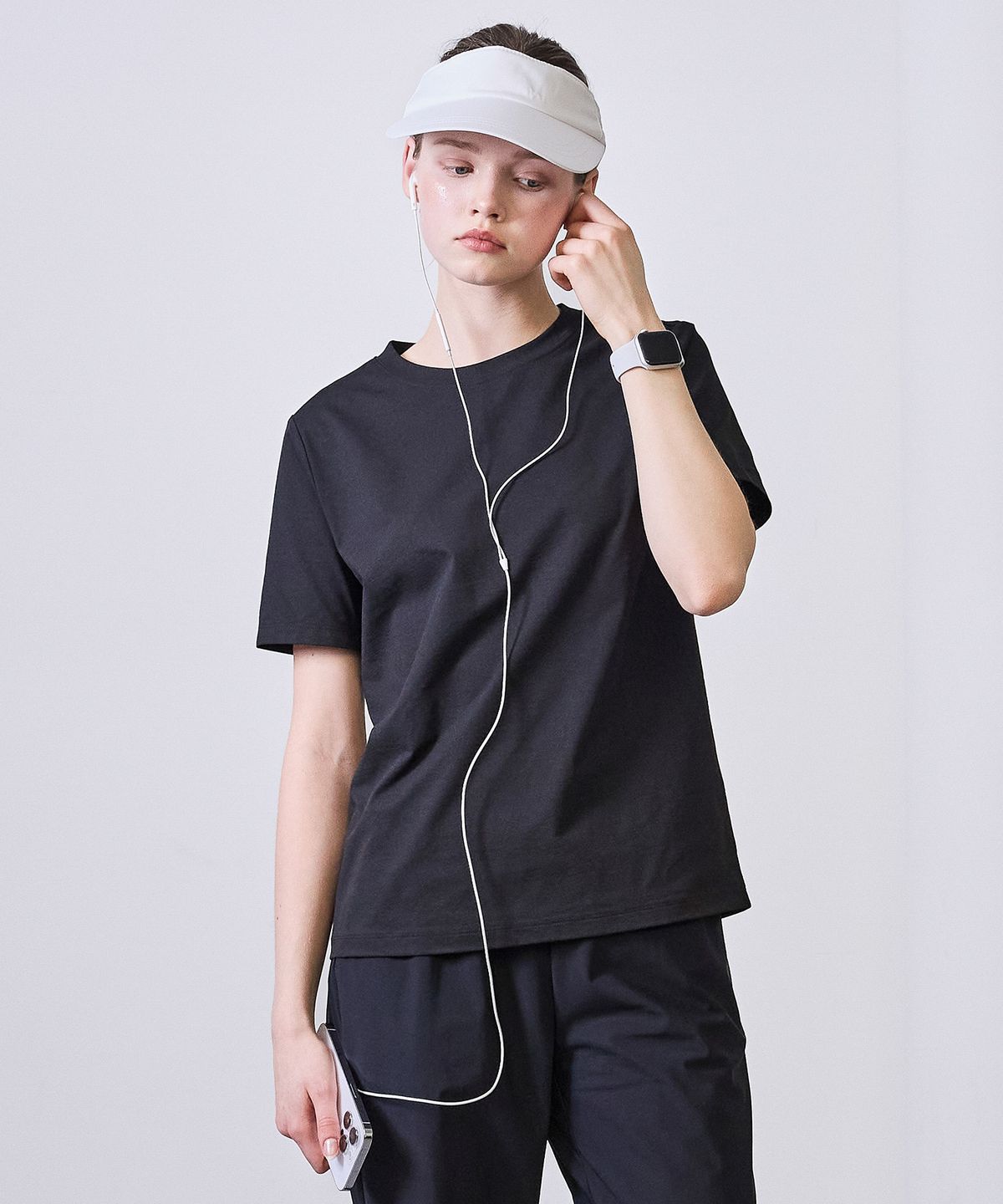 베이직하우스(BASIC HOUSE) 여성 통기성 소로나 레귤러핏 무지 반팔티셔츠 블랙