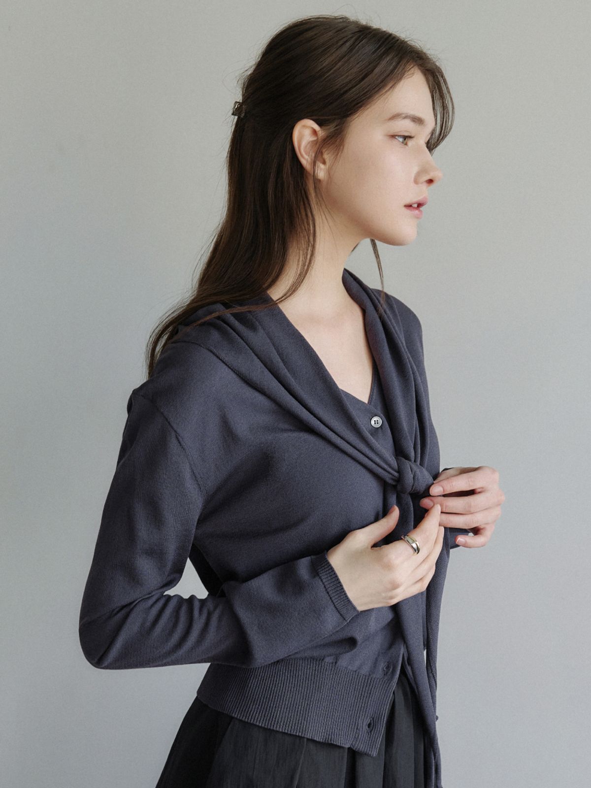 앳코너(ATCORNER) 멀티웨이 숄 스카프 가디건 차콜 AT6CDA008CC