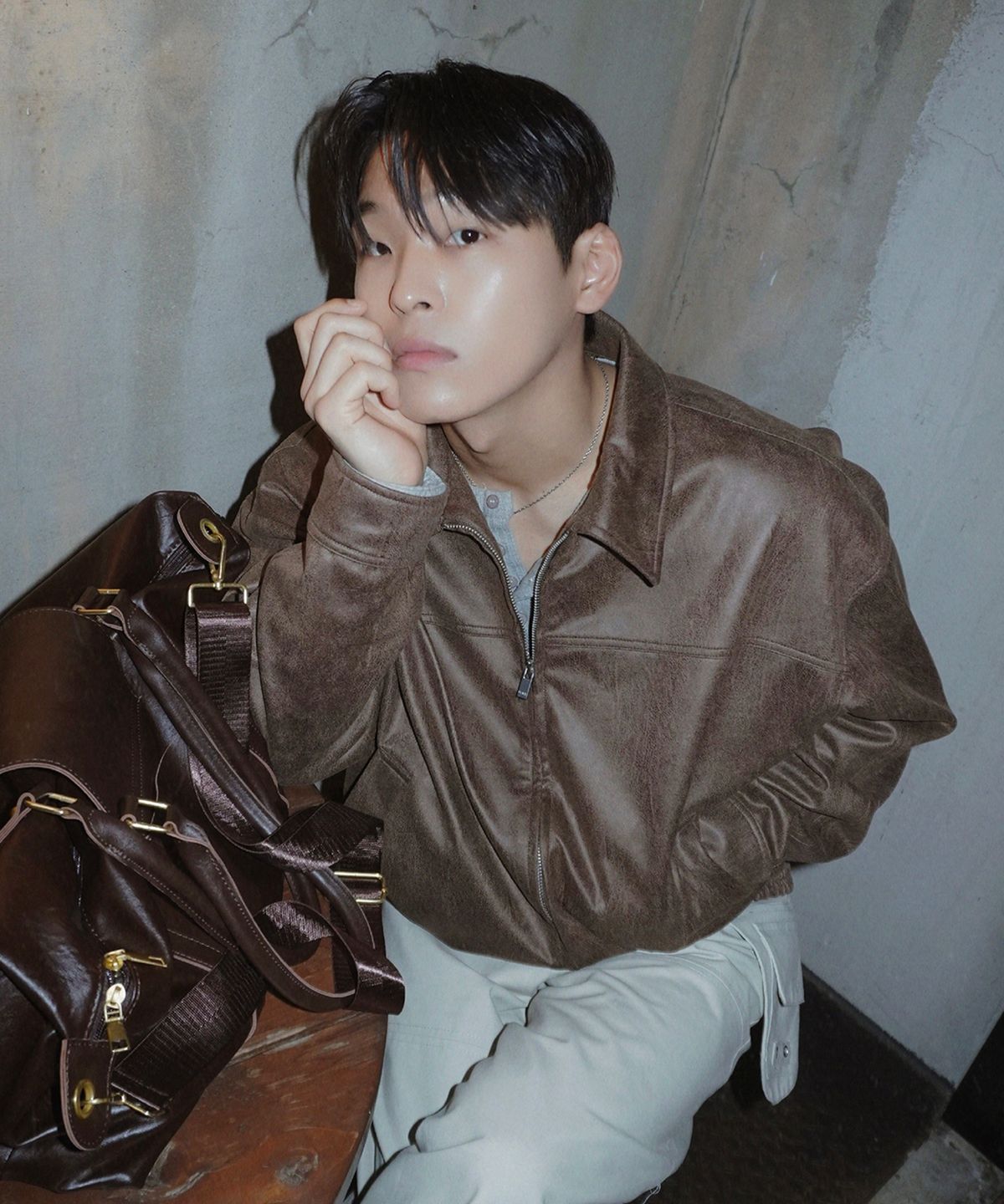 플레이스스튜디오맨(PLACESTUDIOMAN) 미니멀 스웨이드 스탠다드 투웨이 어센틱 블루종 집업 자켓 [브라운]