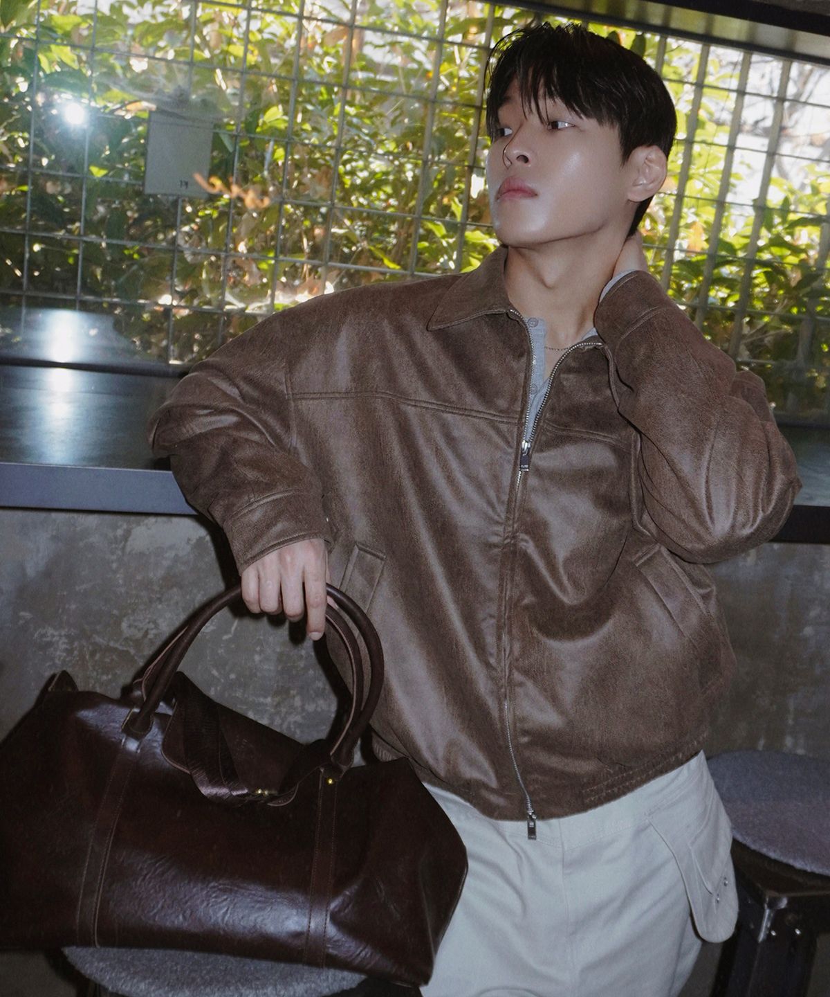 플레이스스튜디오맨(PLACESTUDIOMAN) 미니멀 스웨이드 스탠다드 투웨이 어센틱 블루종 집업 자켓 [브라운]