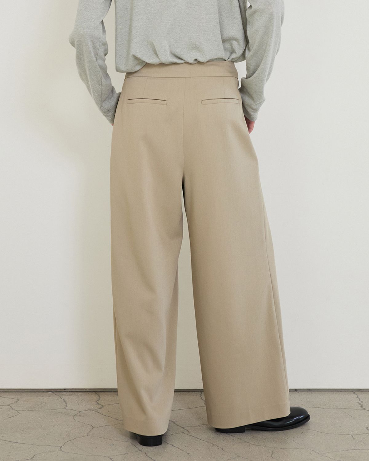 디앤드퀘스천(THEENDQUESTION) Buckle pants / BEIGE