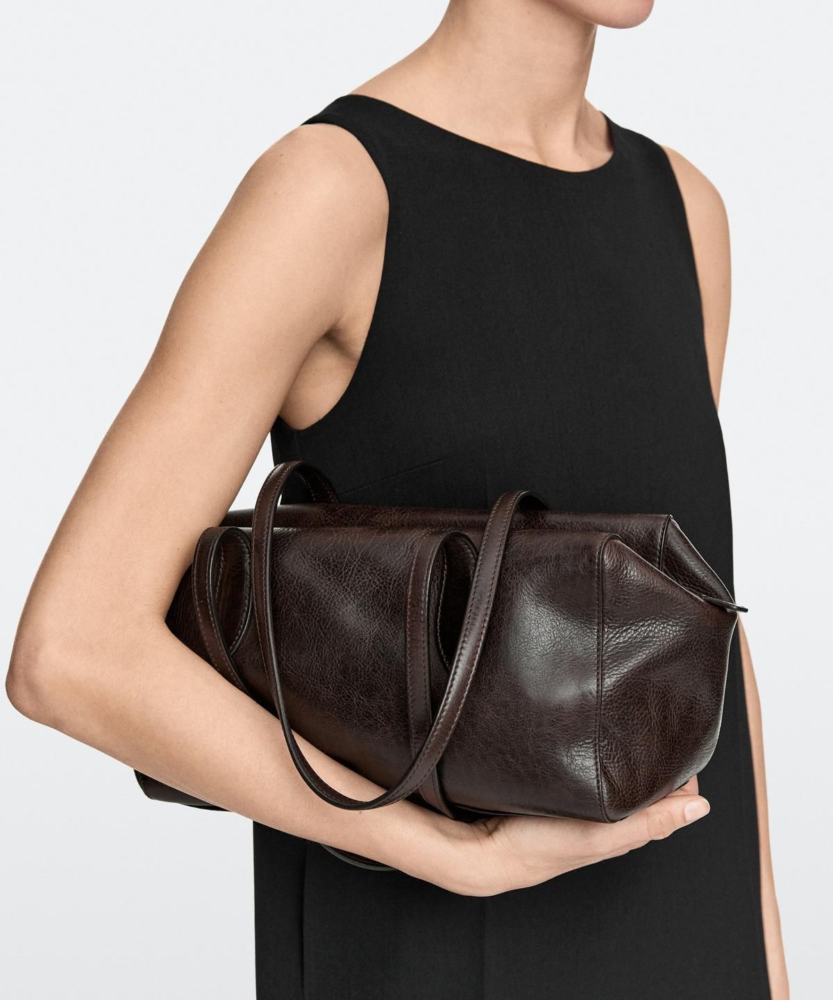 마시모두띠(MASSIMO DUTTI) 웨스트 나파 레더 사첼 백
