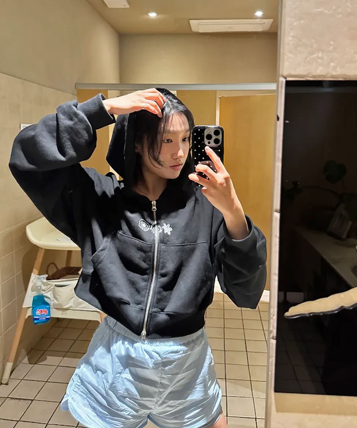 마이딥블루메모리즈(MY DEEP BLUE MEMORIES) (w) MM FLOWER GRAPHIX CROP ZIP-UP(BLACK)