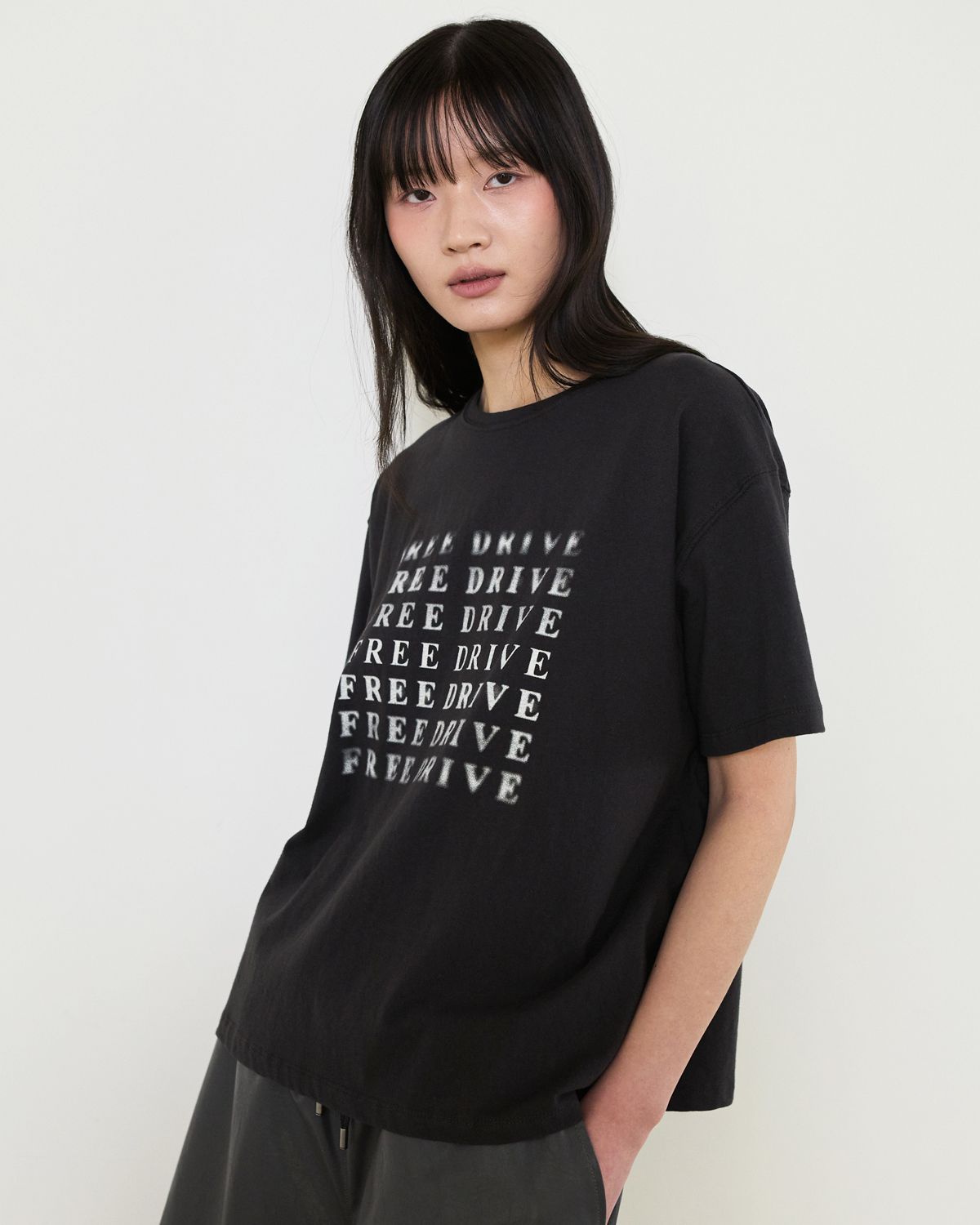 디앤드퀘스천(THEENDQUESTION) Freedrive print t-shirt / BLACK