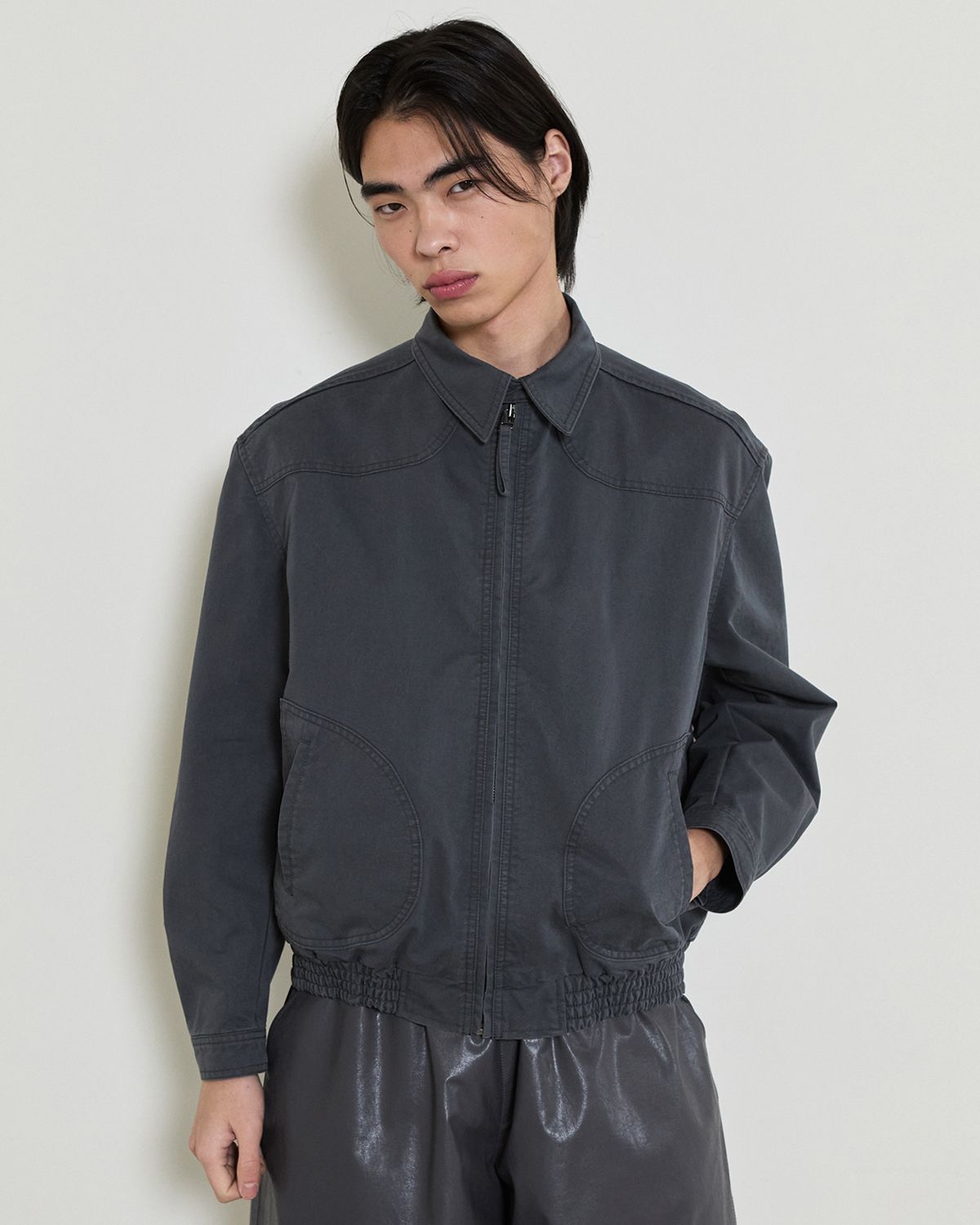 디앤드퀘스천(THEENDQUESTION) Zip-up blouson jumper / DARK GRAY
