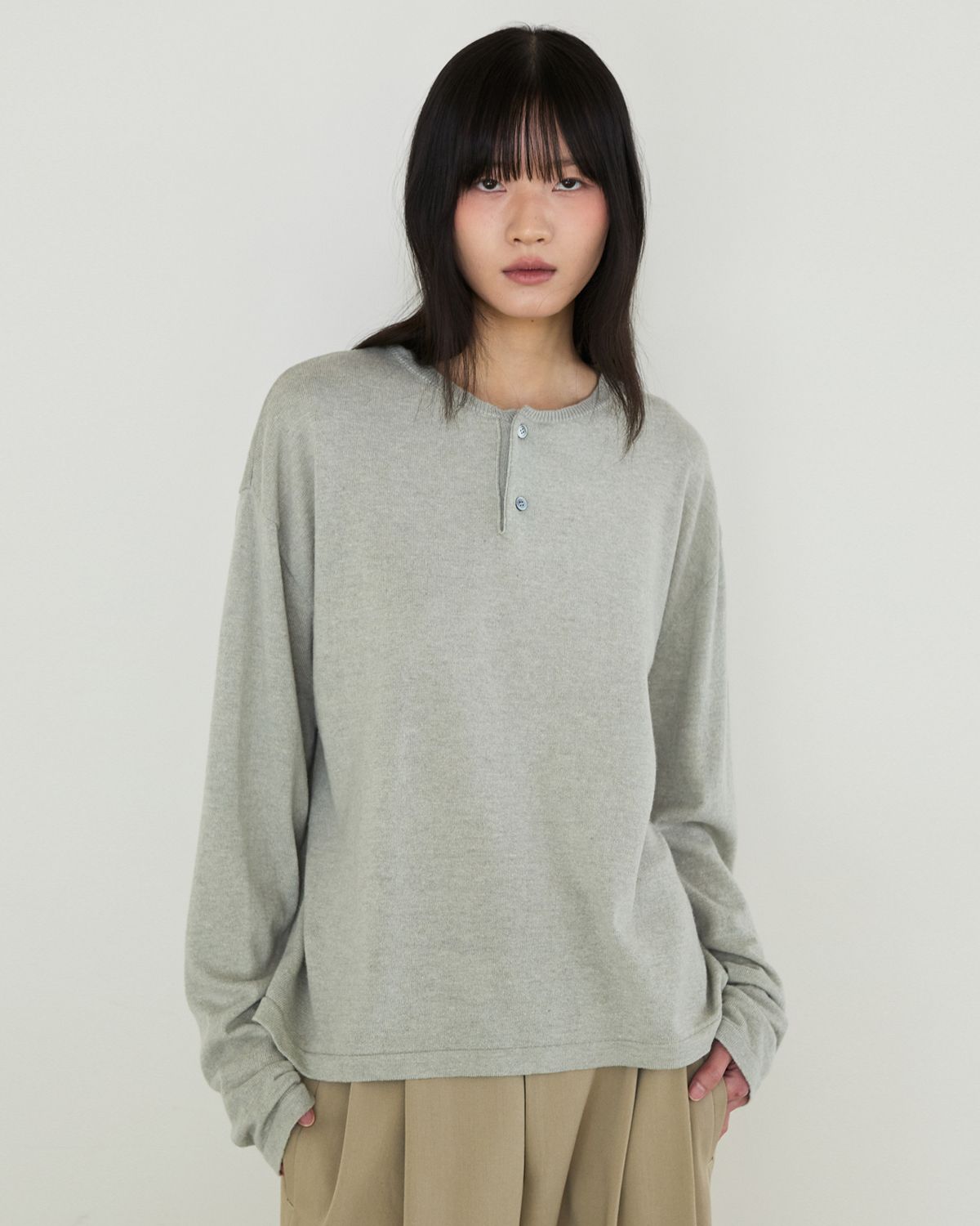 디앤드퀘스천(THEENDQUESTION) Wool linen henley neck knit top / GRAY