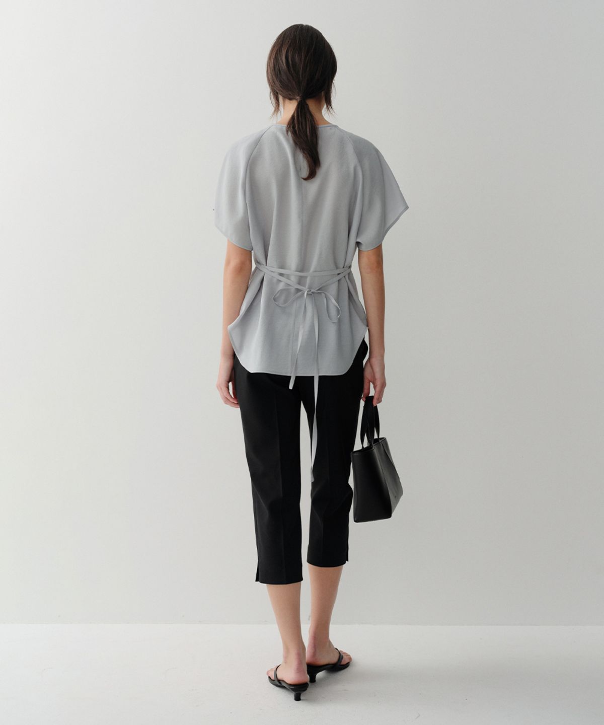 이아(EAAH) FINN CAPRI PANTS (BLACK)