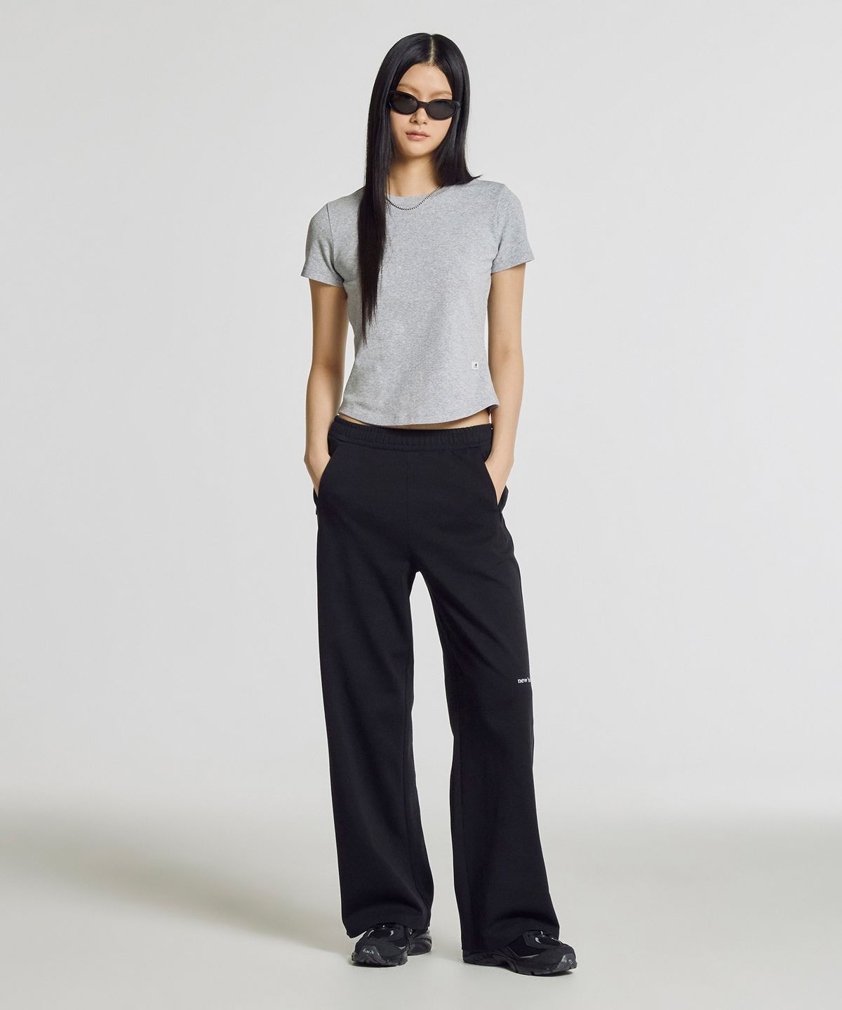 뉴발란스(NEW BALANCE) NBNEG3W432 / WOMEN 에센셜 핏티드 반팔티 (M/GRAY)