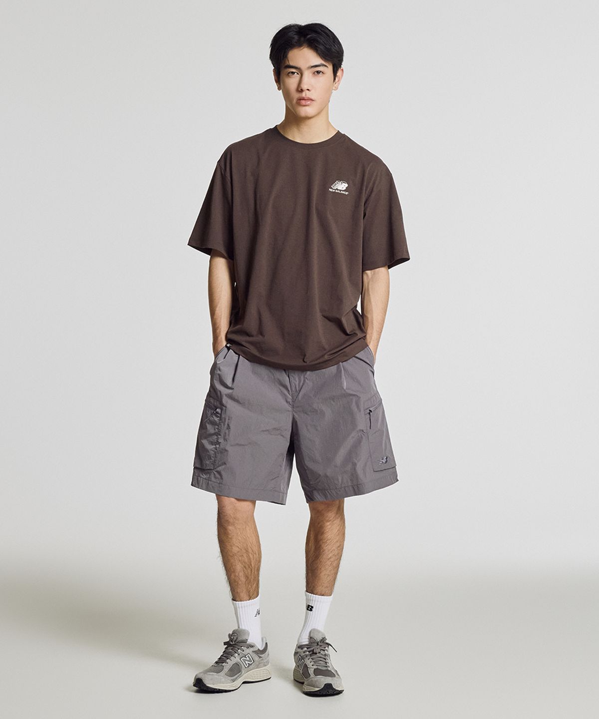뉴발란스(NEW BALANCE) NBNEG25423 / UNI RC FROZEN 픽토그램 반팔티 (BROWN)