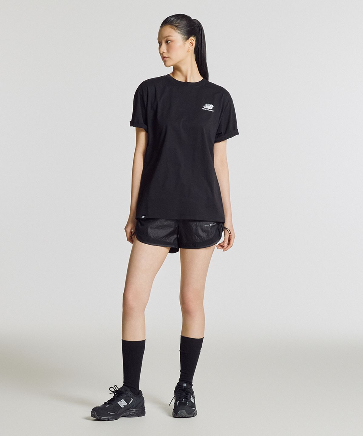 뉴발란스(NEW BALANCE) NBNEG25423 / UNI RC FROZEN 픽토그램 반팔티 (BLACK)