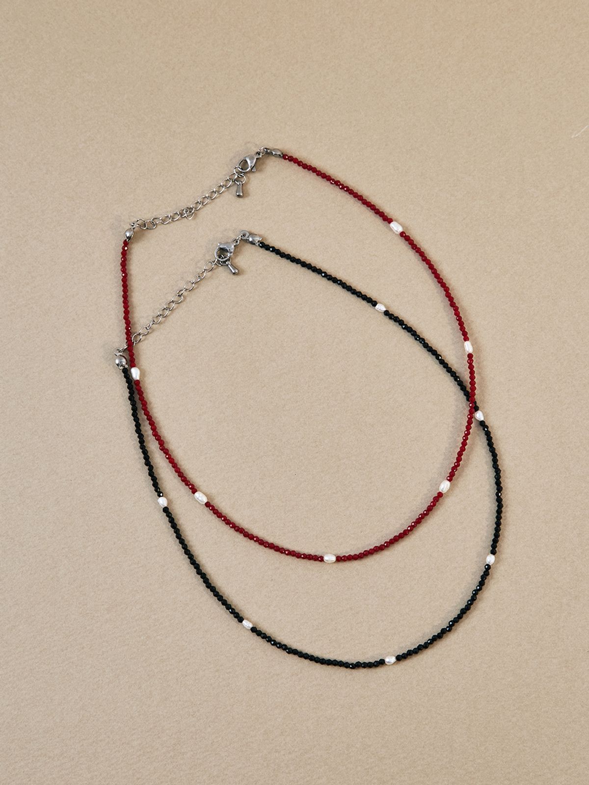 헤이(HEI) rice pearl bead necklace (Red/Black)