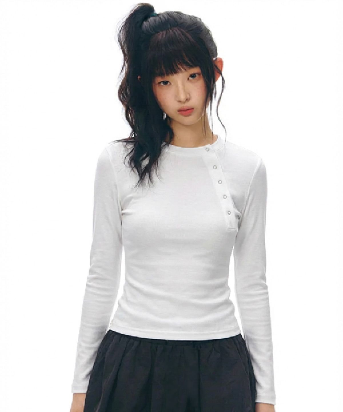 다미쉬(DAMISH) 사선 스냅 버튼 롱슬리브_화이트