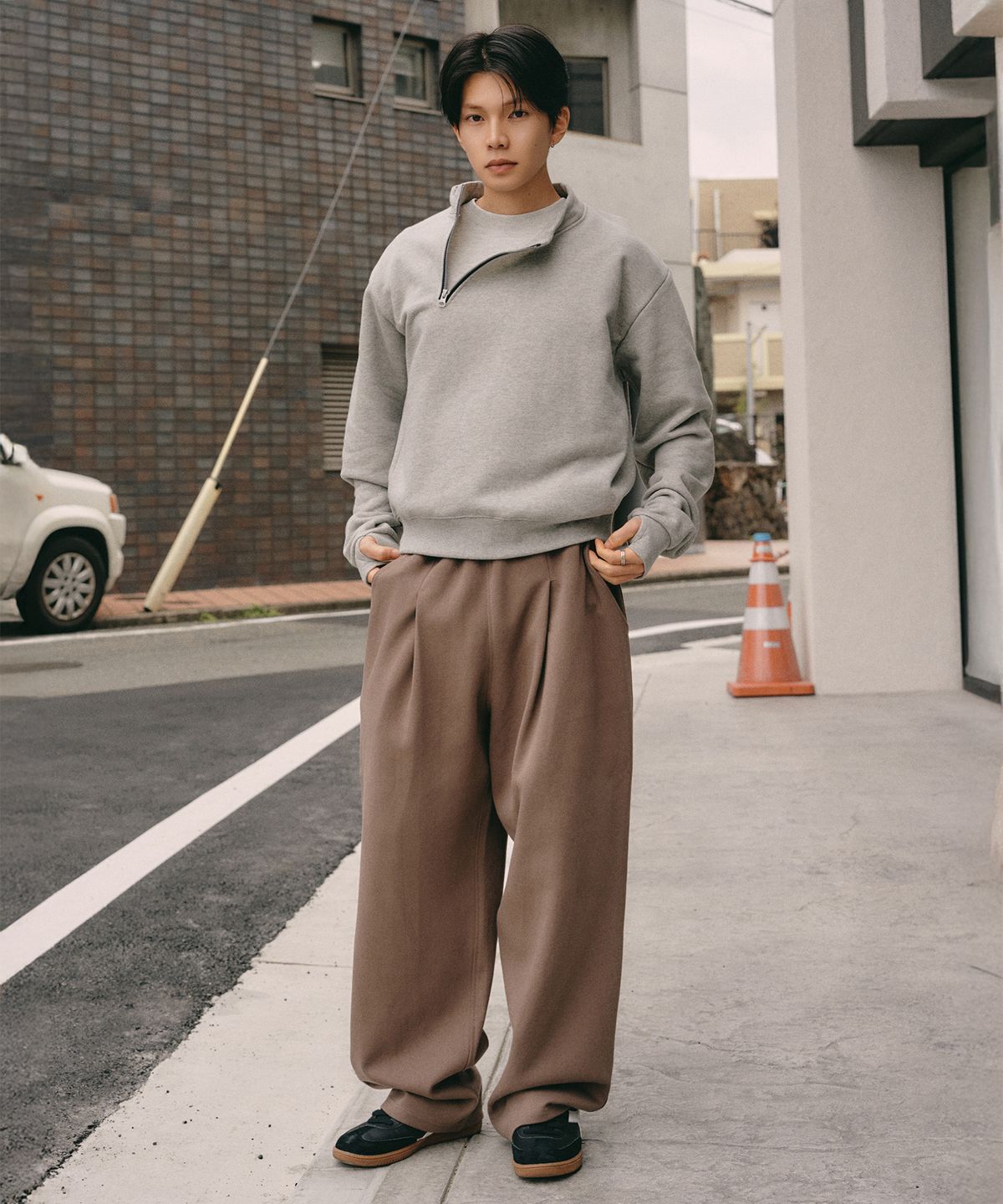 제로(XERO) Deep One Tuck Sweat Pants [Vintage Brown]