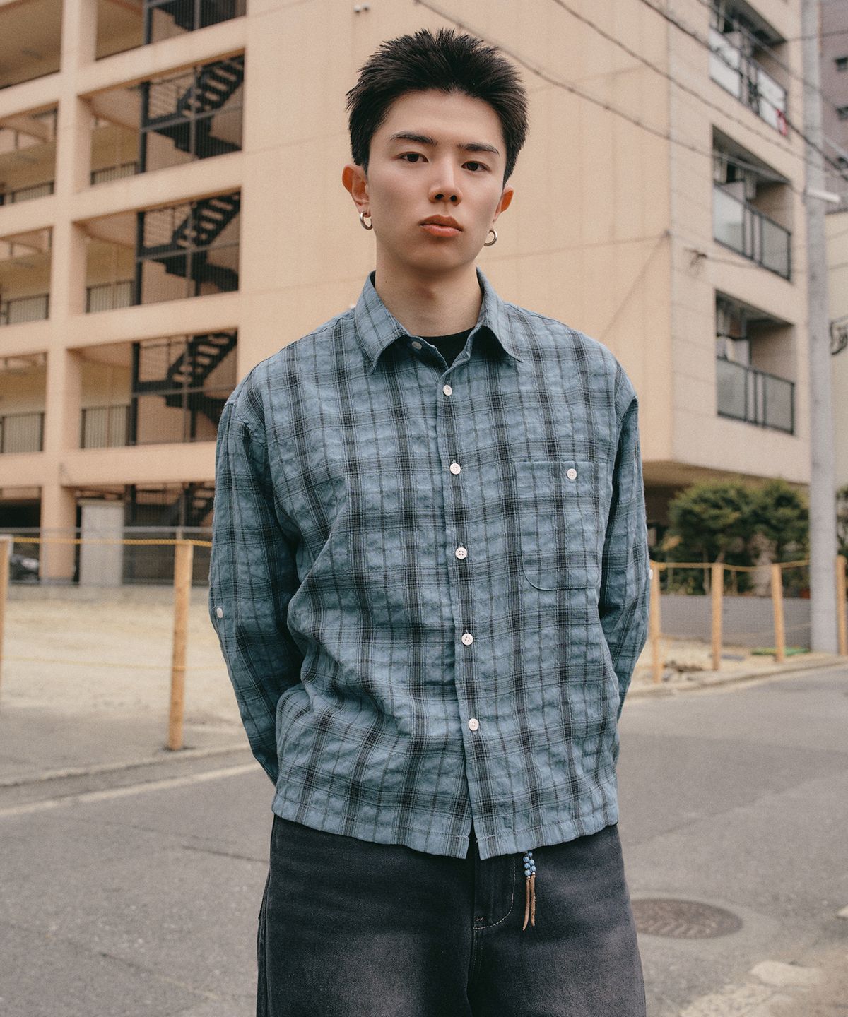 제로(XERO) 크롭 롤 업 체크 셔츠 [블루]