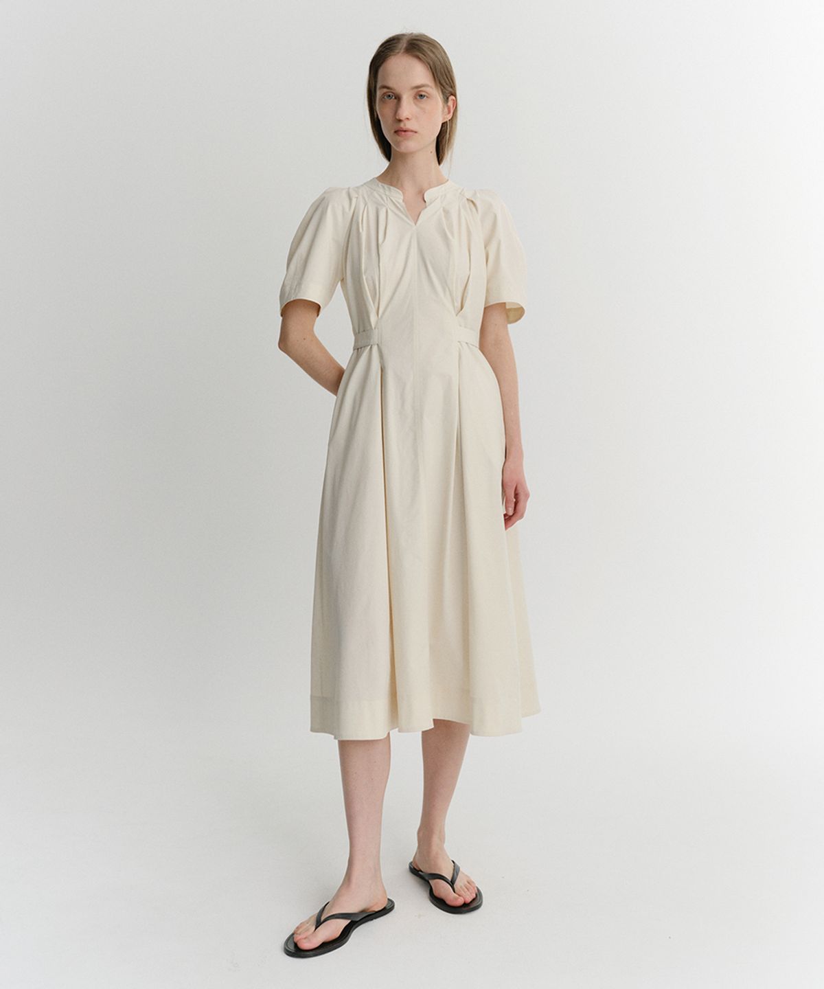 이아(EAAH) LAYN TUCK VOLUME DRESS (CREAM)